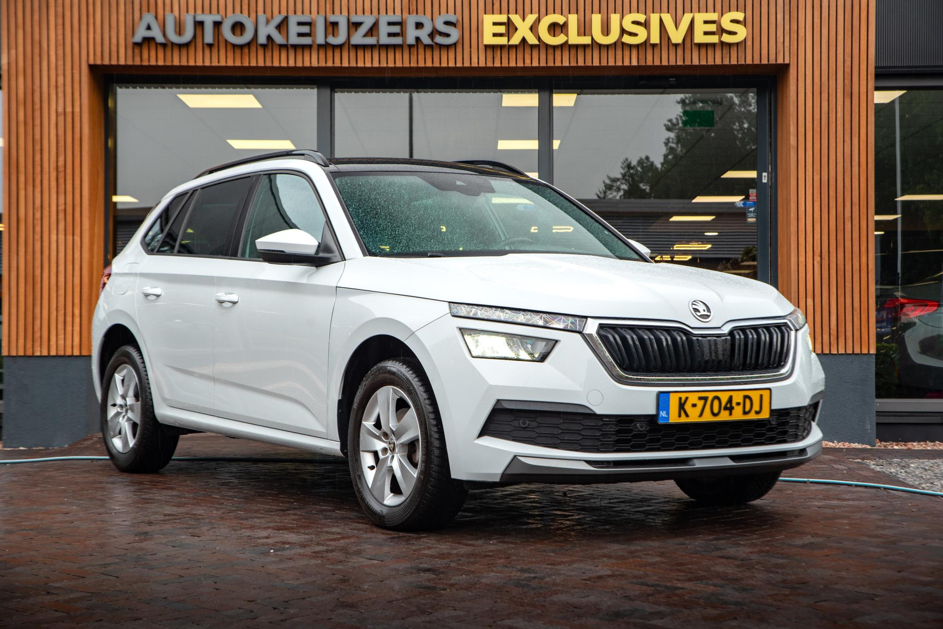 Škoda Kamiq 1.0 TSI Sport Business 2020 Moon white metallic 1