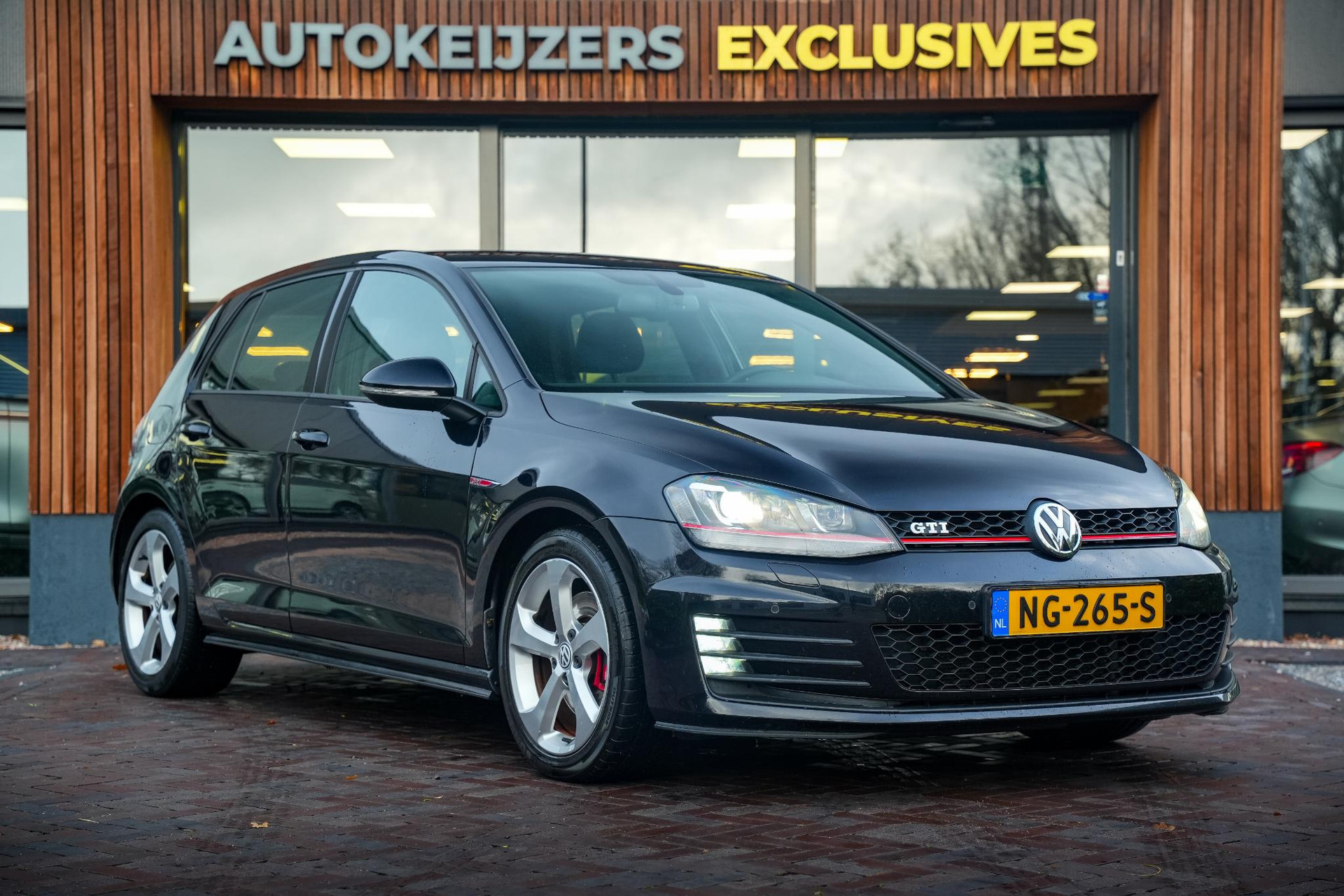 Volkswagen Golf 2.0 TSI GTI 2016 1