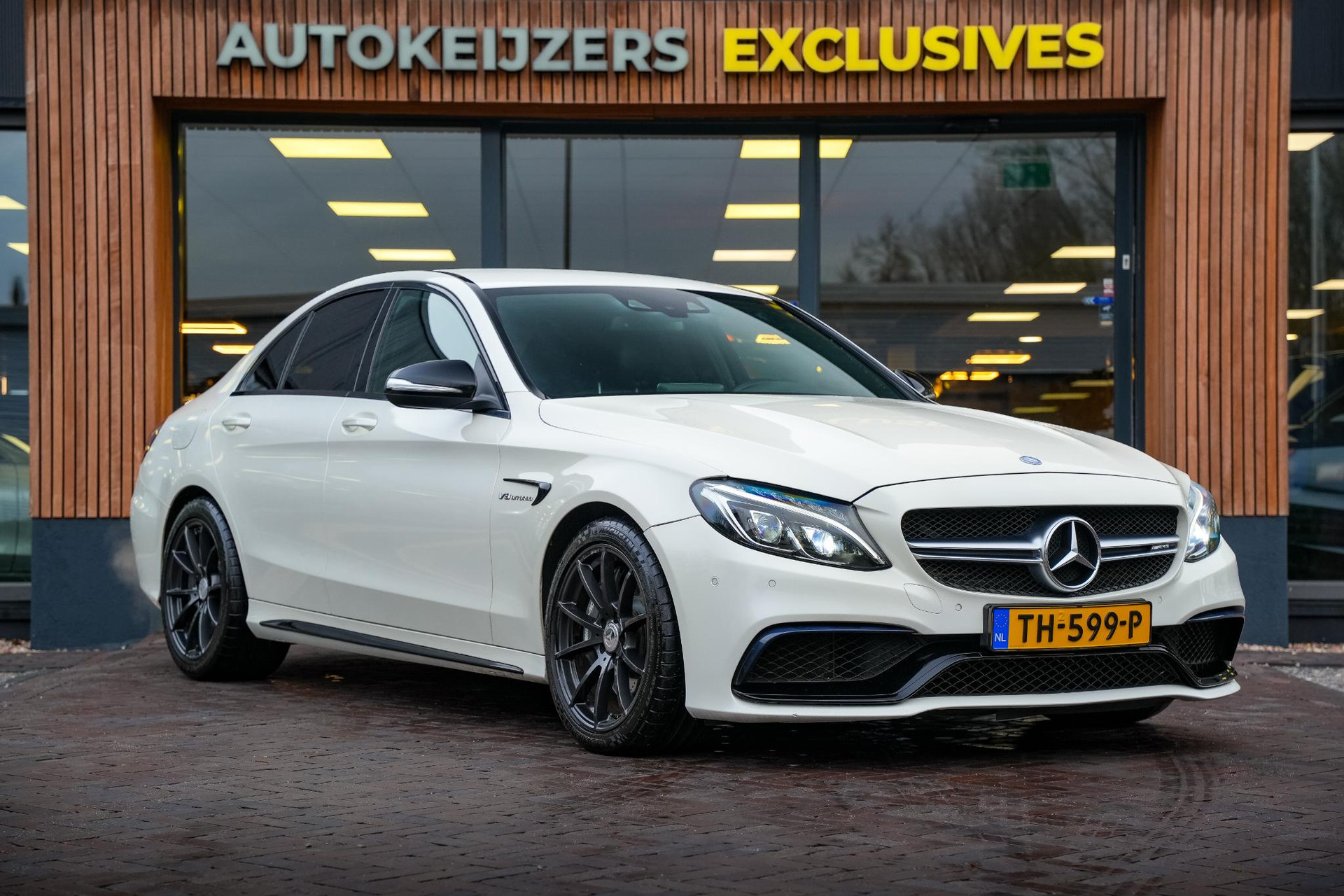 Mercedes-Benz C-Klasse AMG 63 2015 1