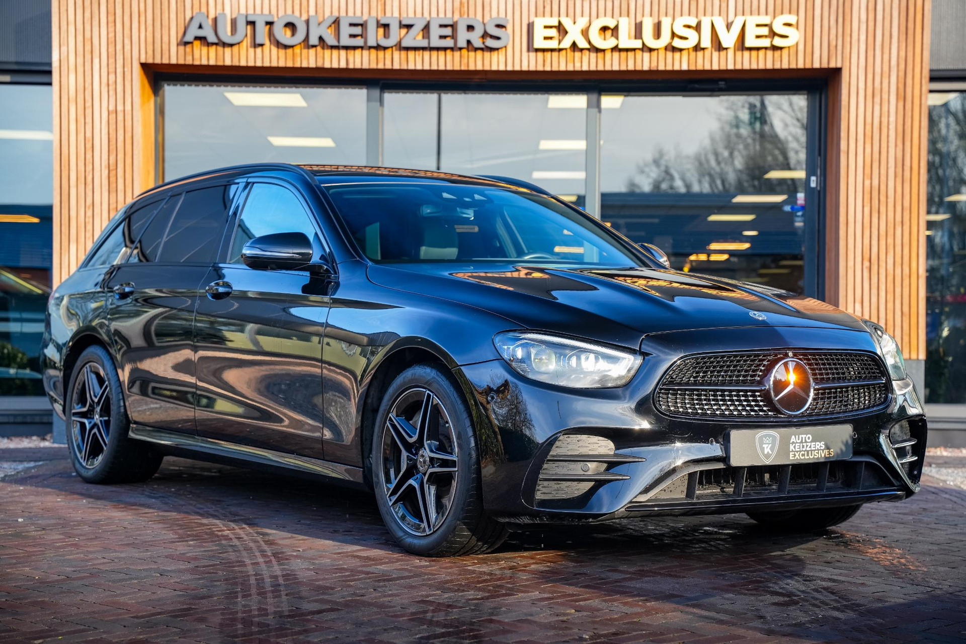 Mercedes-Benz E-Klasse 300 de 4MATIC AMG Line 2022 1