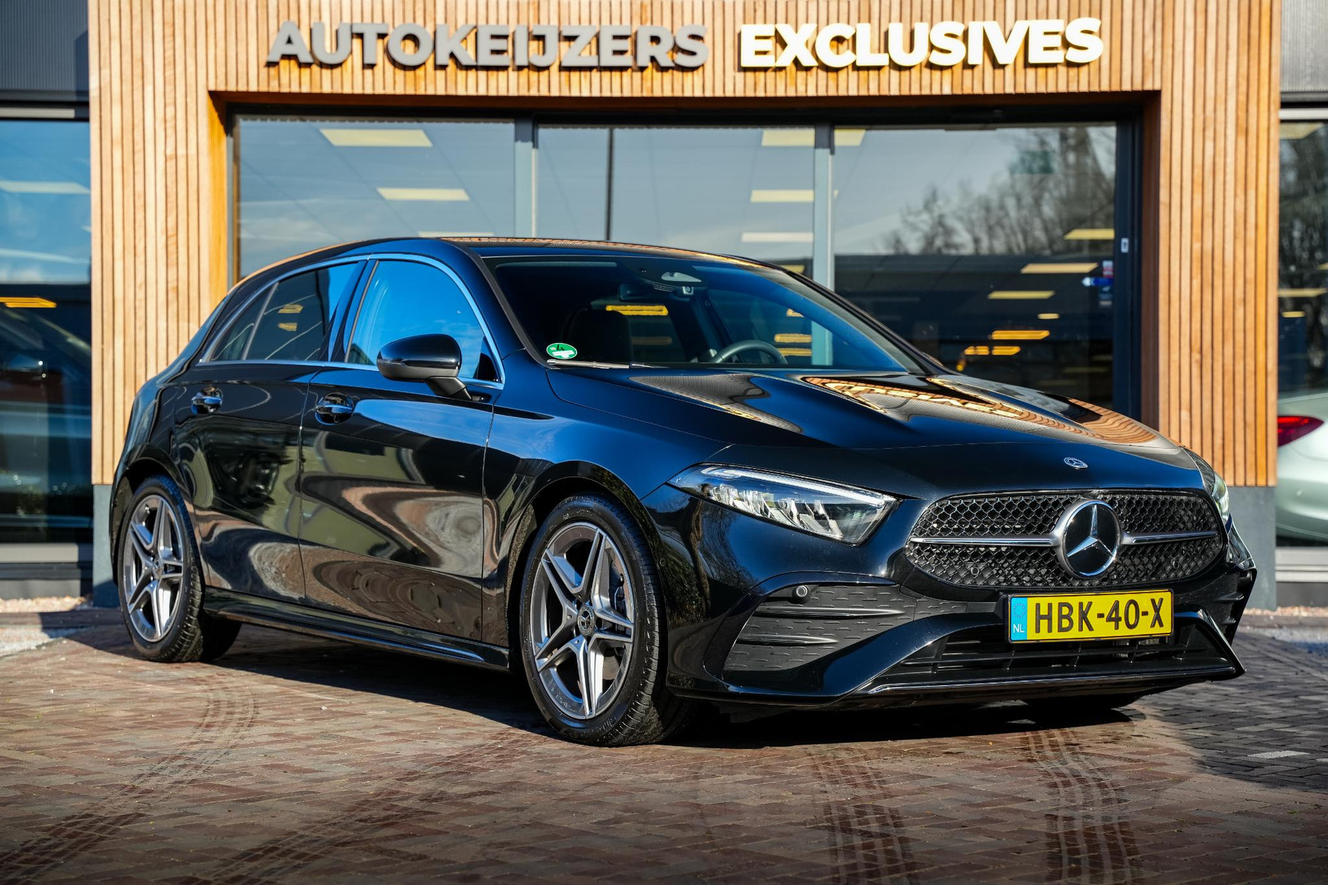 Mercedes-Benz A-Klasse 200 d 2024 COSMOS BLACK - METALLIC FINISH (191U) 1
