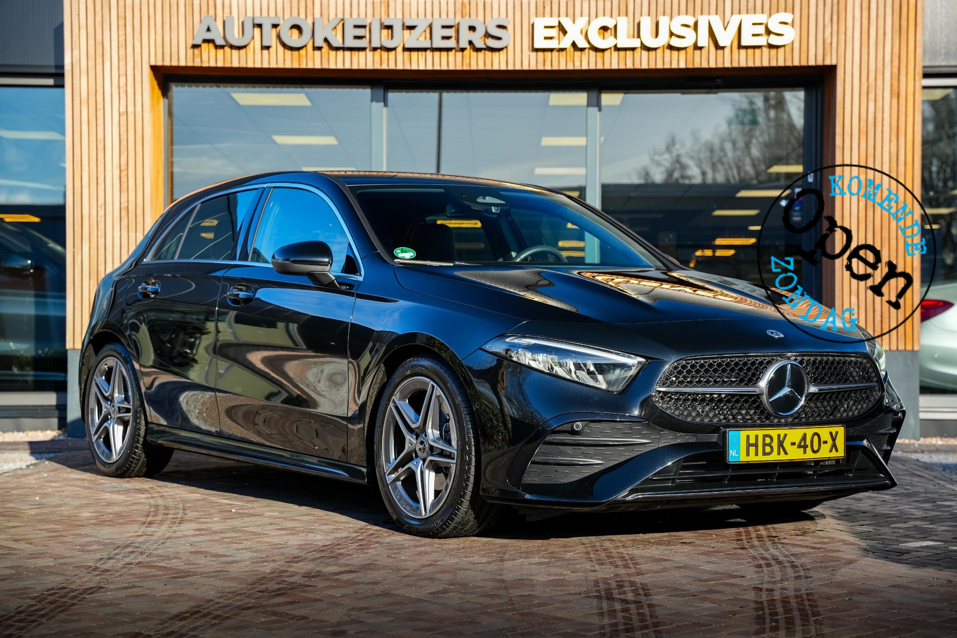 Mercedes-Benz A-Klasse 200 d 2024 COSMOS BLACK - METALLIC FINISH (191U) 1