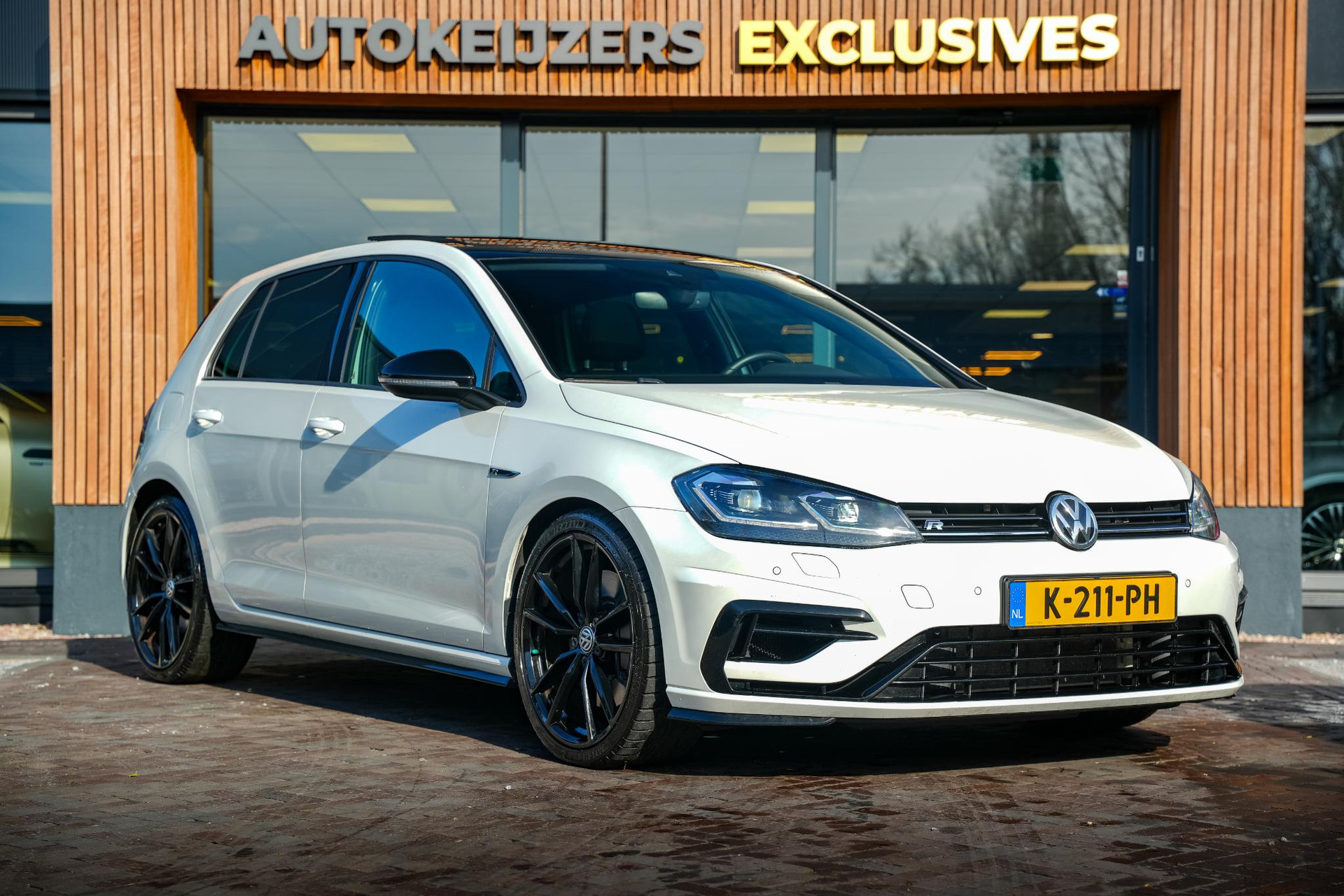 Volkswagen Golf 2.0 TSI 4Motion R 2017 Oryx white pearl 1