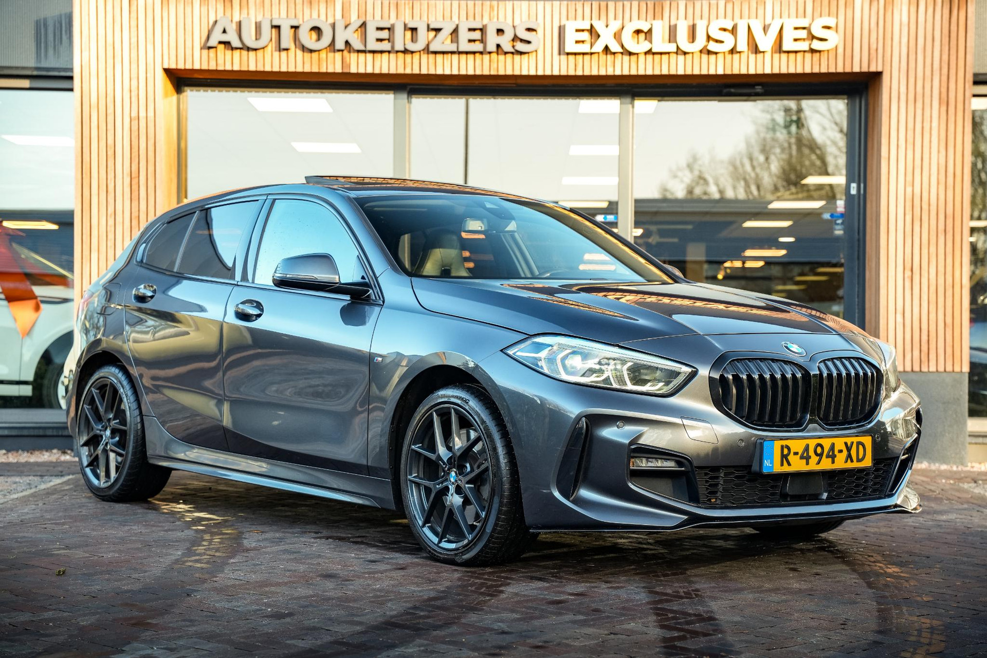 BMW 1-serie 120d xDrive High Executive Edition 2019 1