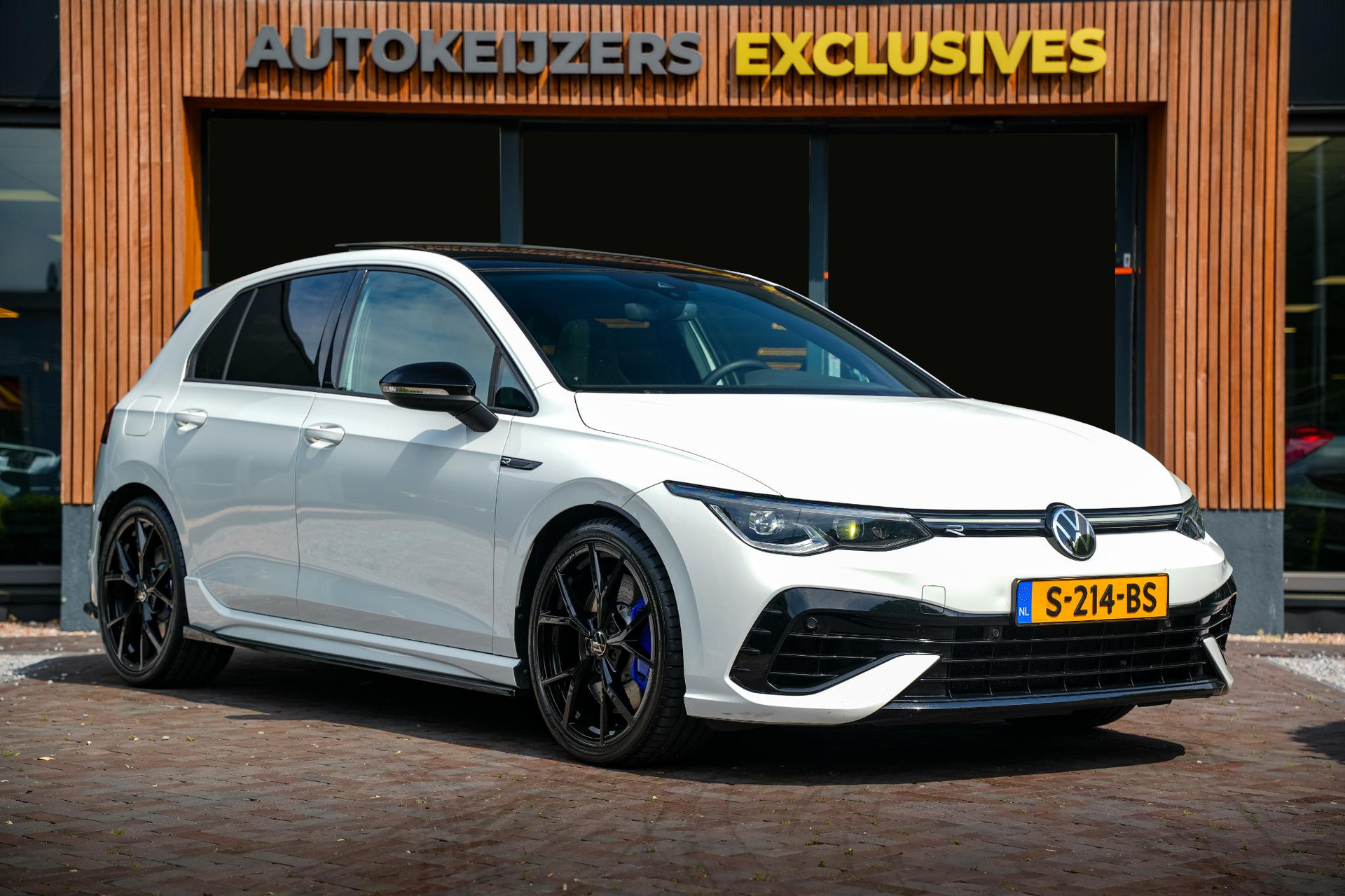 Volkswagen Golf 2.0 TSI R 4Motion 2022 Pure white 1