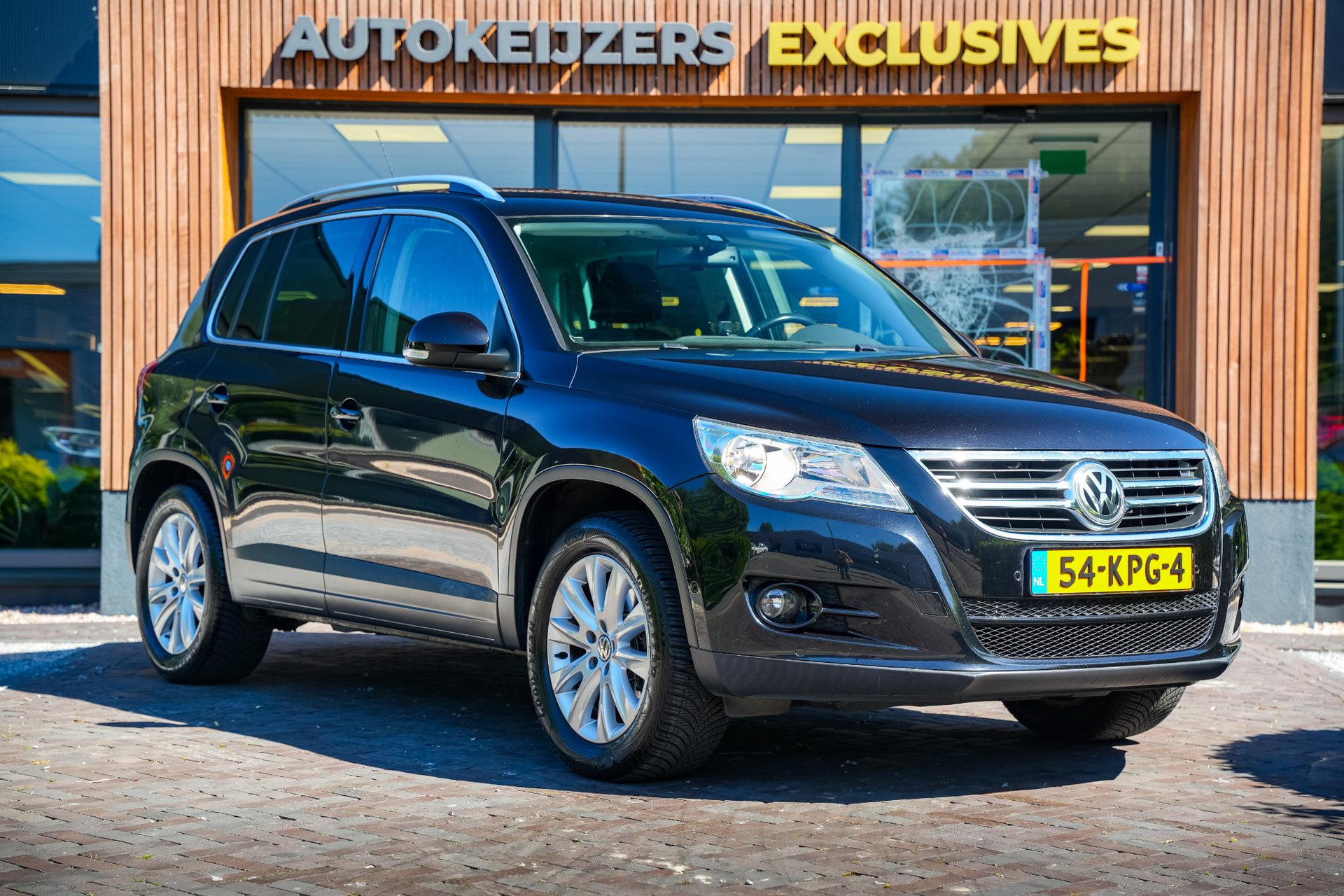 Volkswagen Tiguan 1.4 TSI Sport&Style 4Motion 2010 Deepblack pareleffect 1