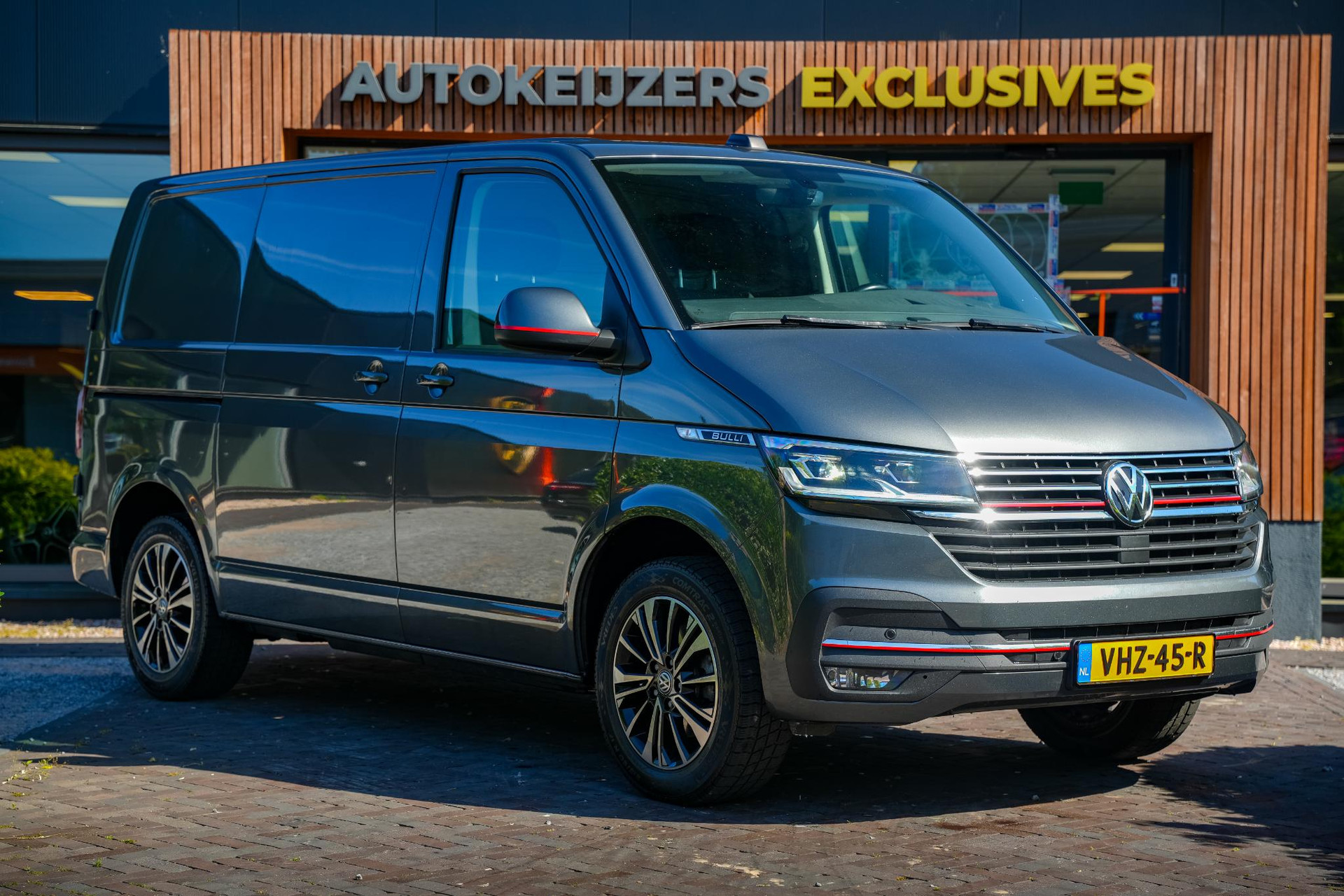 Volkswagen Transporter 2.0 TDI L1H1 28 2021 Indium grey metallic (lr7h) 1