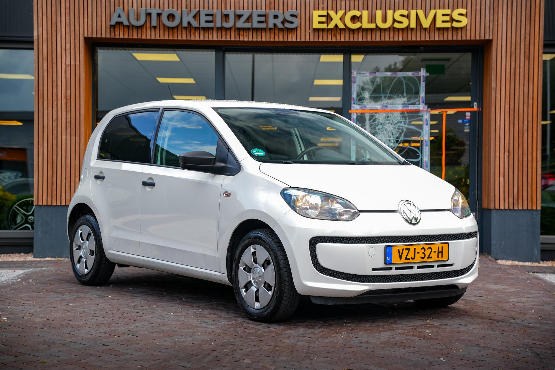 Volkswagen up! Load Up! 2016 1