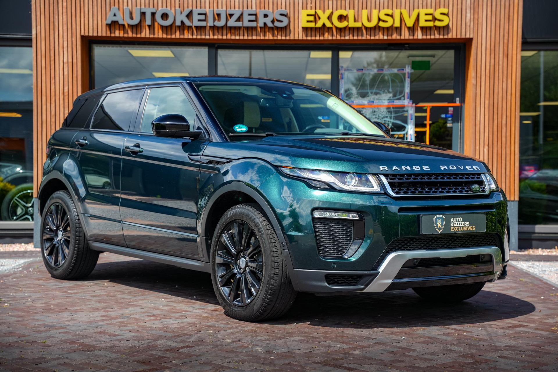 Land Rover Range Rover Evoque 2.0 Si4 SE Dynamic 2016 AINTREE GREEN 1