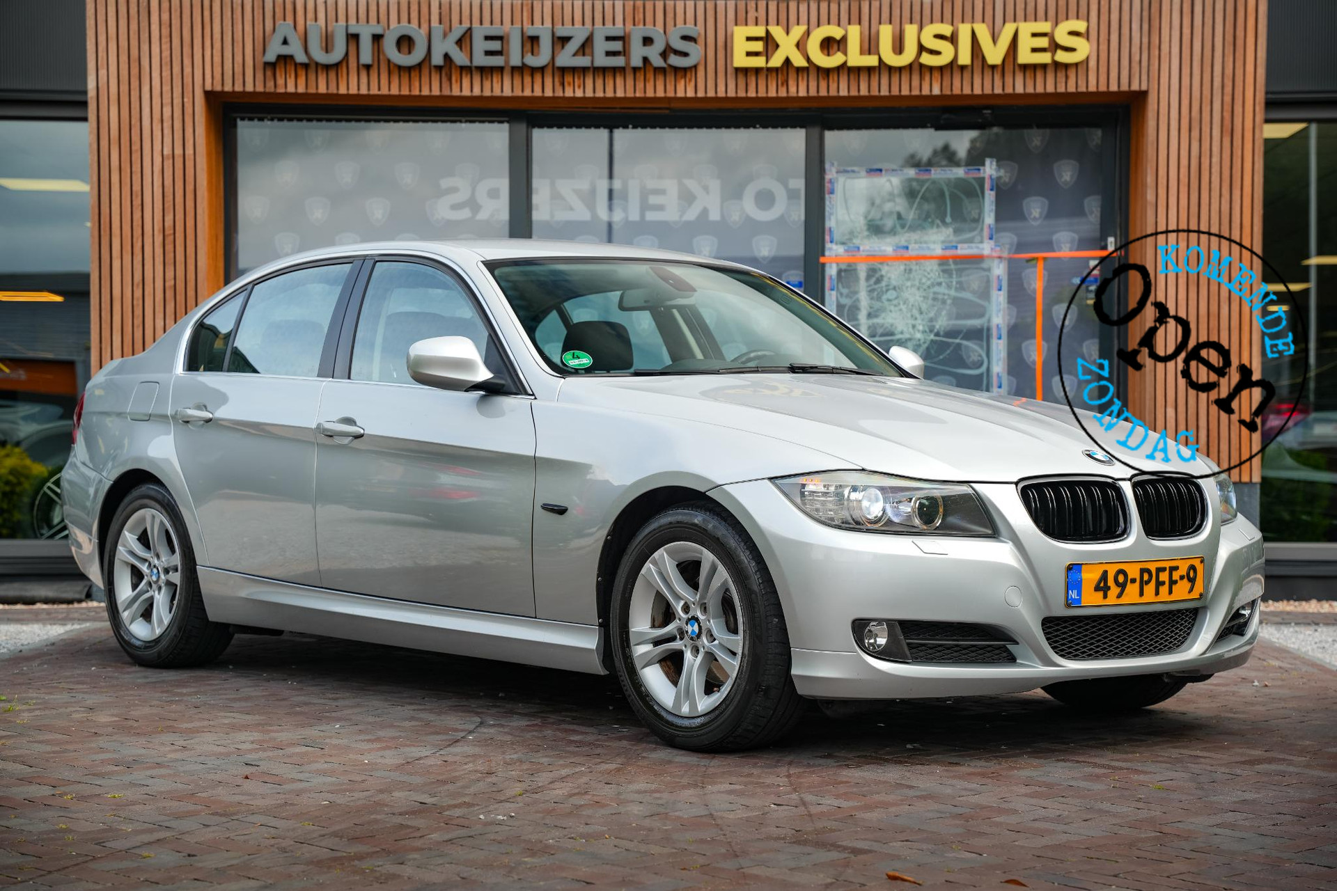 BMW 3 Serie 318i Business Line 2011 Titansilber metallic 1