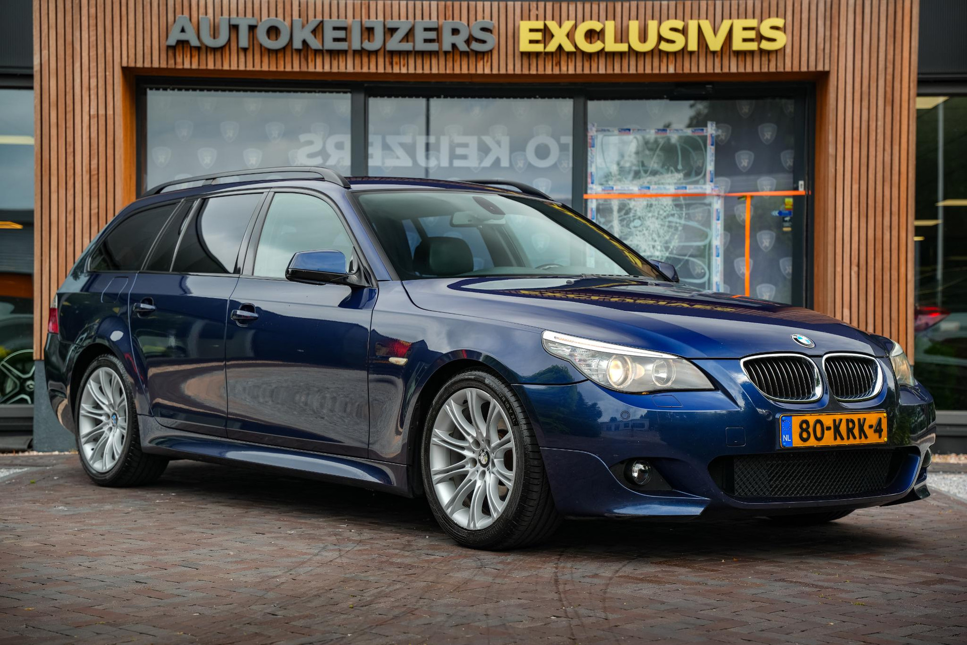 BMW 5 Serie Touring 523i Business Line Sport 2010 Tiefseeblau metallic 1