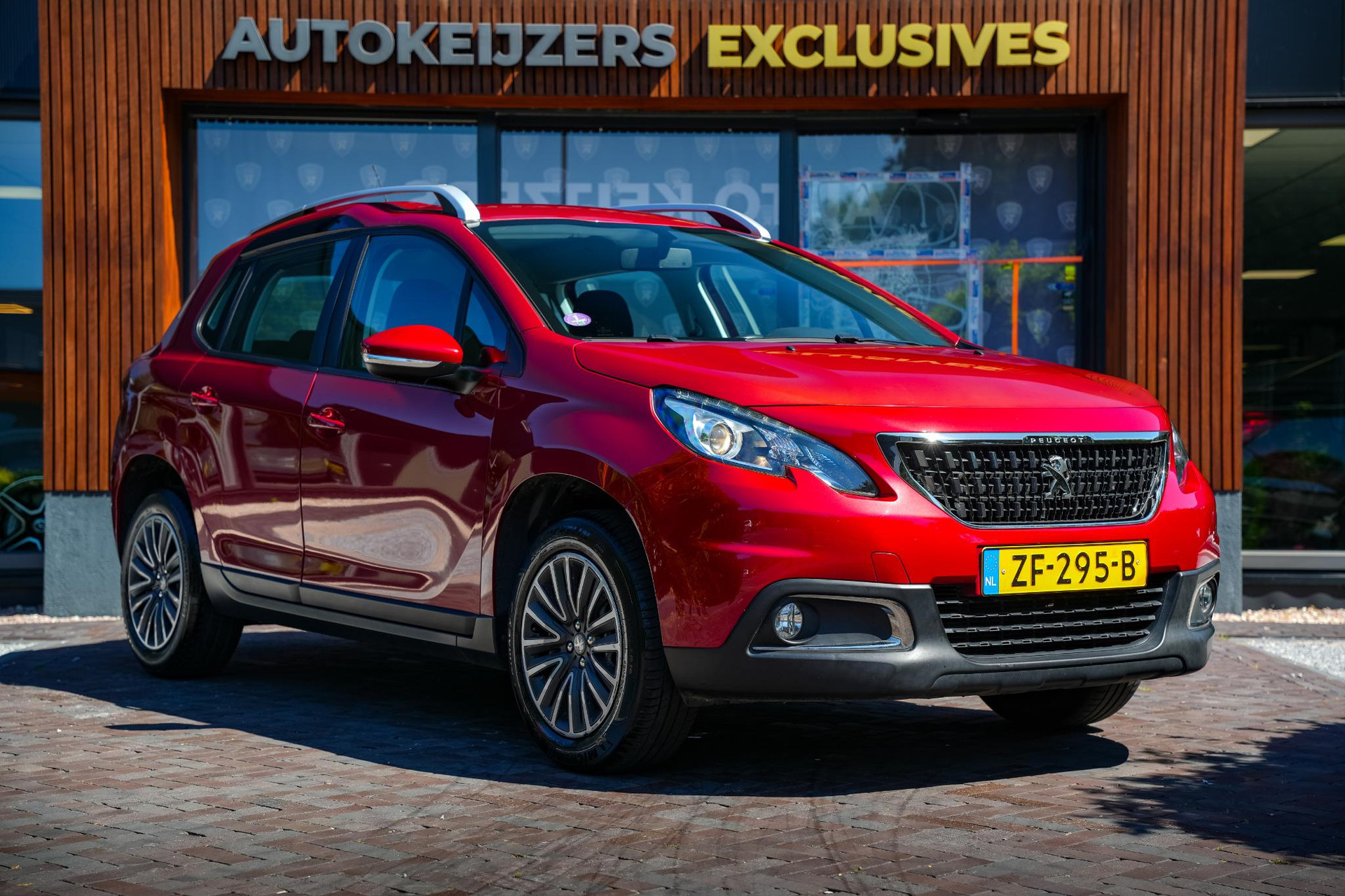 Peugeot 2008 1.2 PureTech Active 2019 Rouge ultimate 1