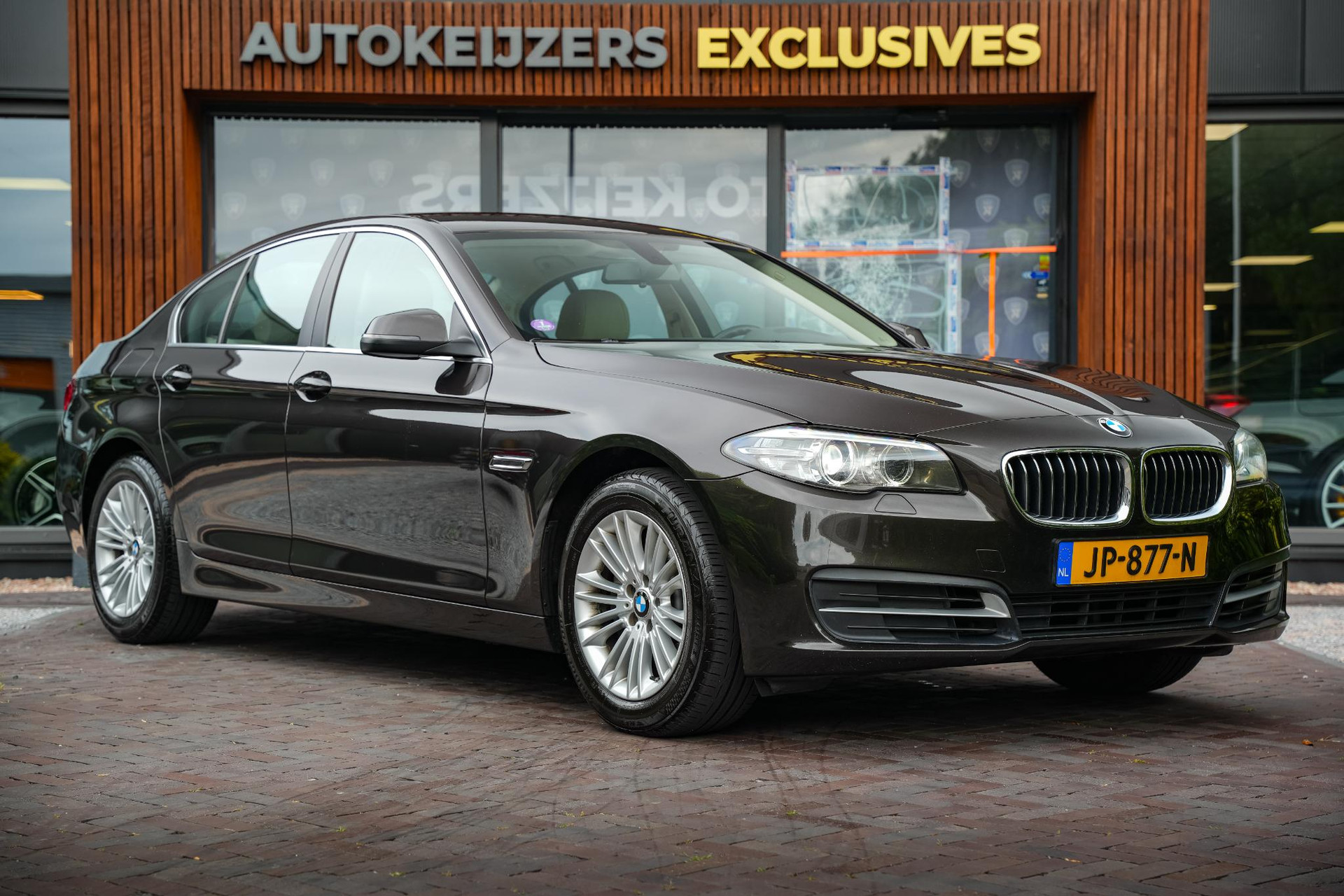 BMW 5 Serie 520i Business 2016 Jatoba metallic  1
