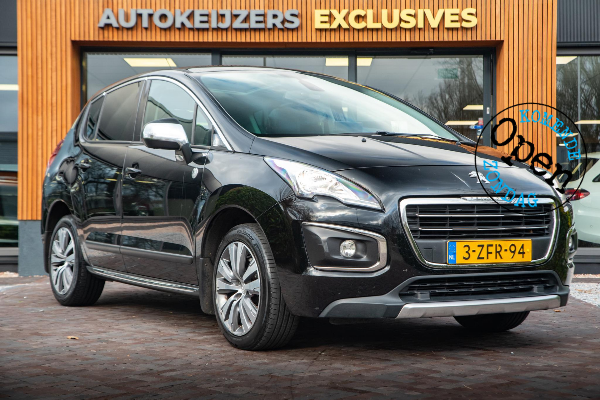 Peugeot 3008 1.6 THP Crossway 2015 Vernismetaallak noir perla nera 1