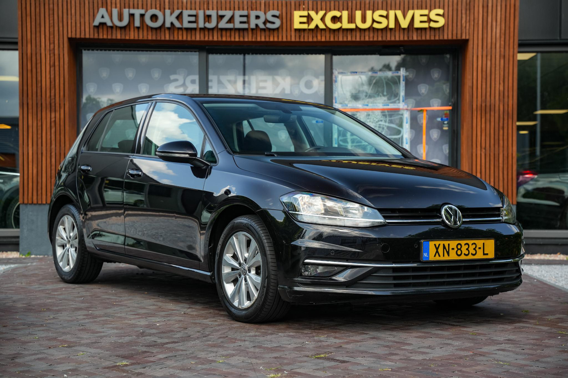 Volkswagen Golf 1.0 TSI Comfortline Business 2019 Deep black pearl 1