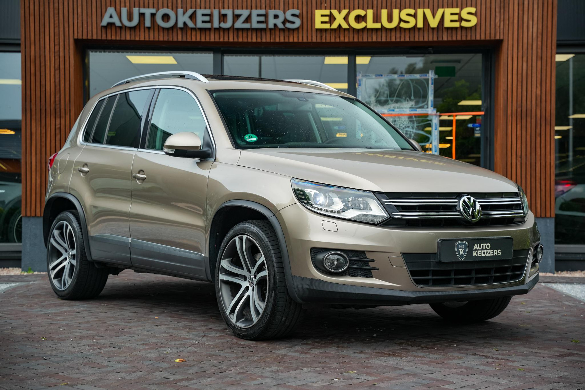 Volkswagen Tiguan 2.0 TSI Sport&Style 4Motion 2012 Titanium beige metallic (0N0N) 1