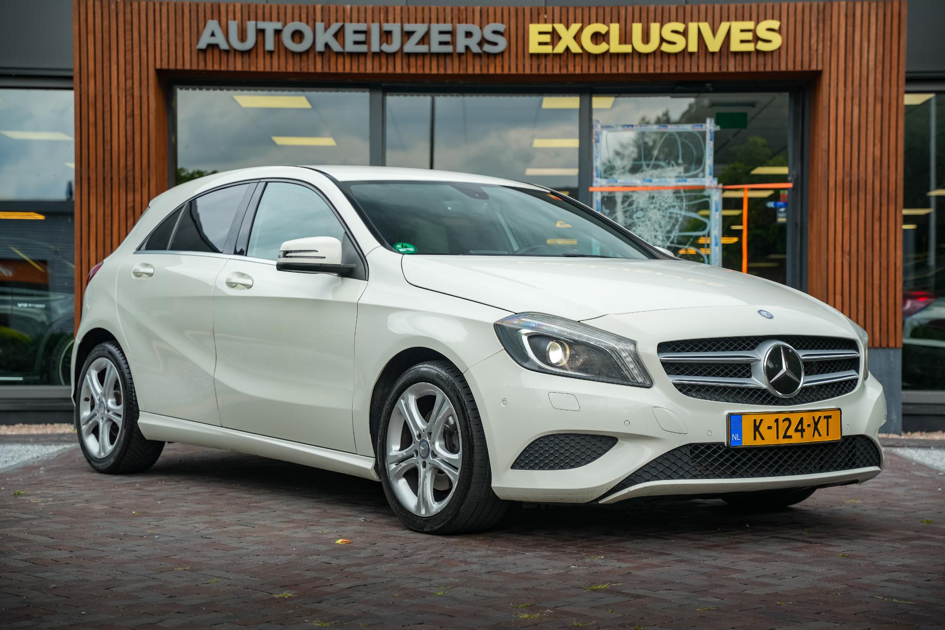 Mercedes-Benz A-Klasse 200 Ambition 2013 CALCITE WHITE - STANDARD FINISH (650U) 1