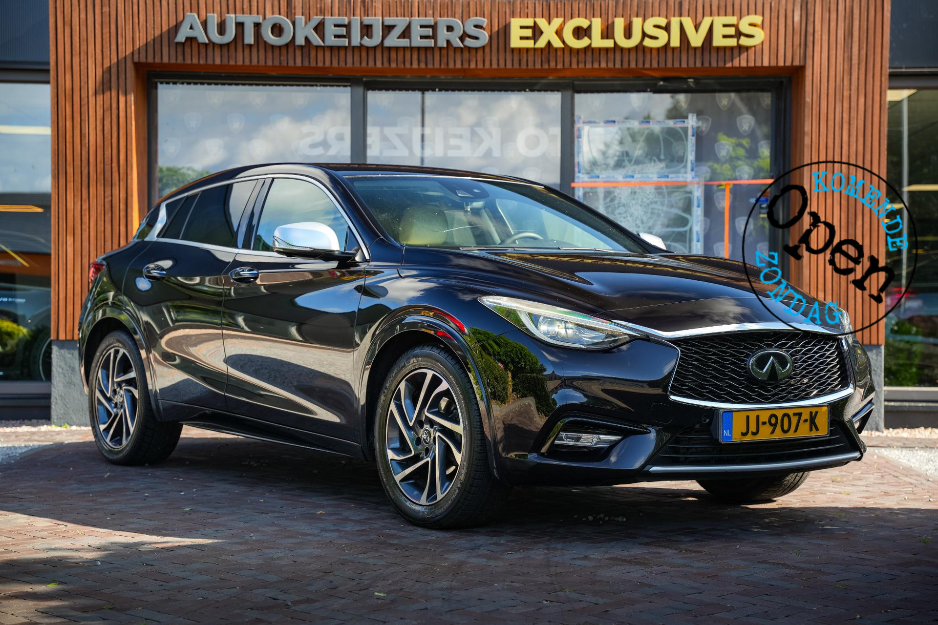 Infiniti Q30 1.6t Premium Tech Gallery White 2016 1