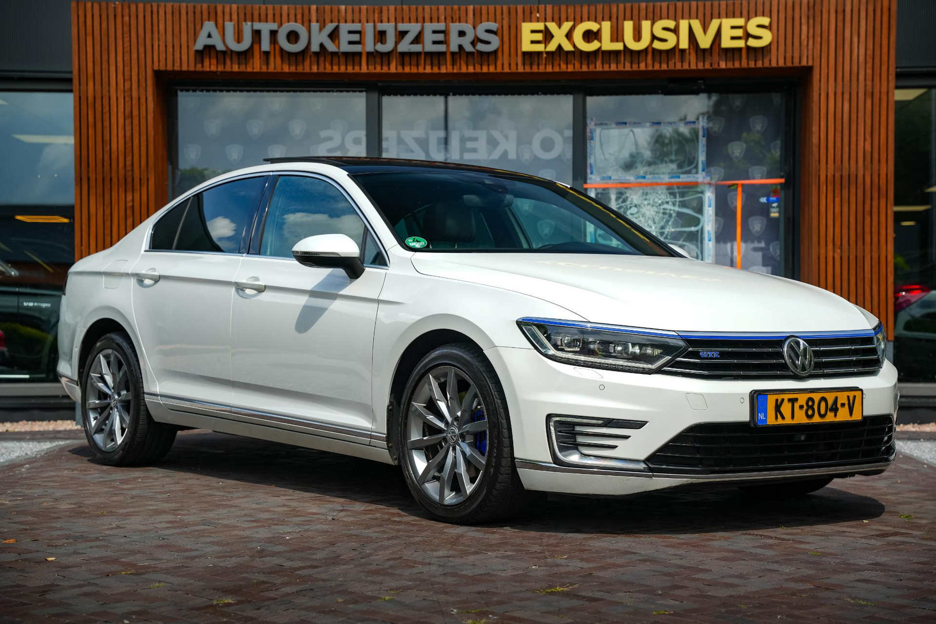 Volkswagen Passat 1.4 TSI GTE Highline 2016 Oryx white pearl 1
