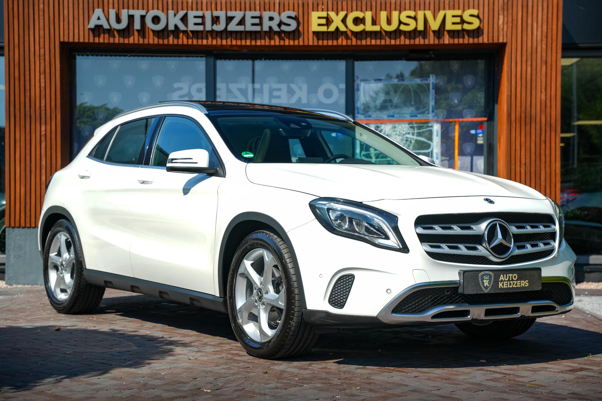 Mercedes-Benz GLA 180 Sport Edition 2019 POLAR WHITE - STANDARD FINISH (149U) 1