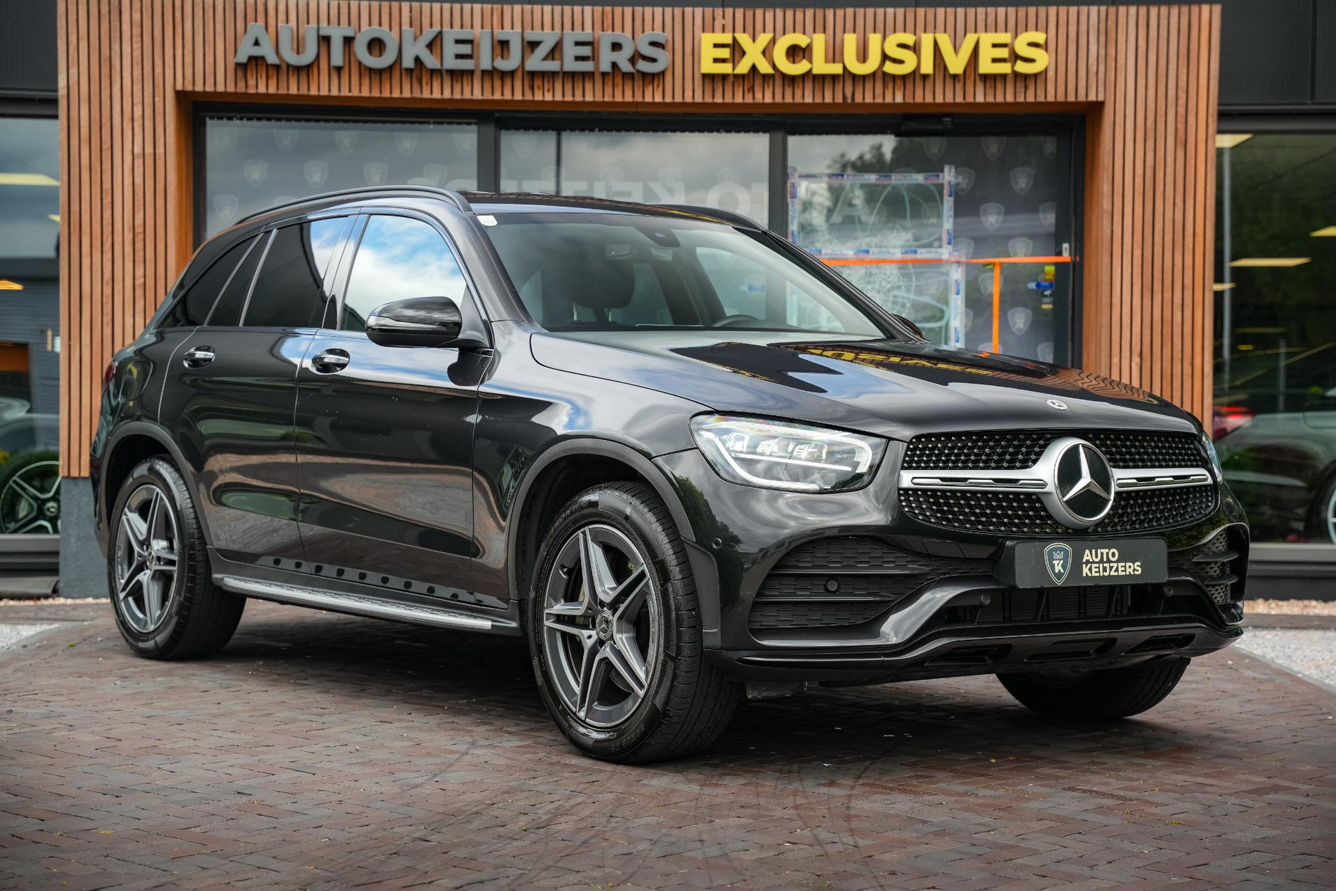 Mercedes-Benz GLC 200 Business Solution AMG 2019 GRAPHITE GRAY - METALLIC FINISH (831U) 1