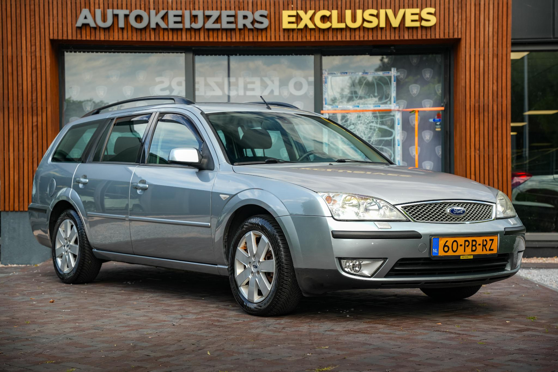 Ford Mondeo Wagon 1.8-16V First Edition 2004 Machine Silver (Pnuqt) 1