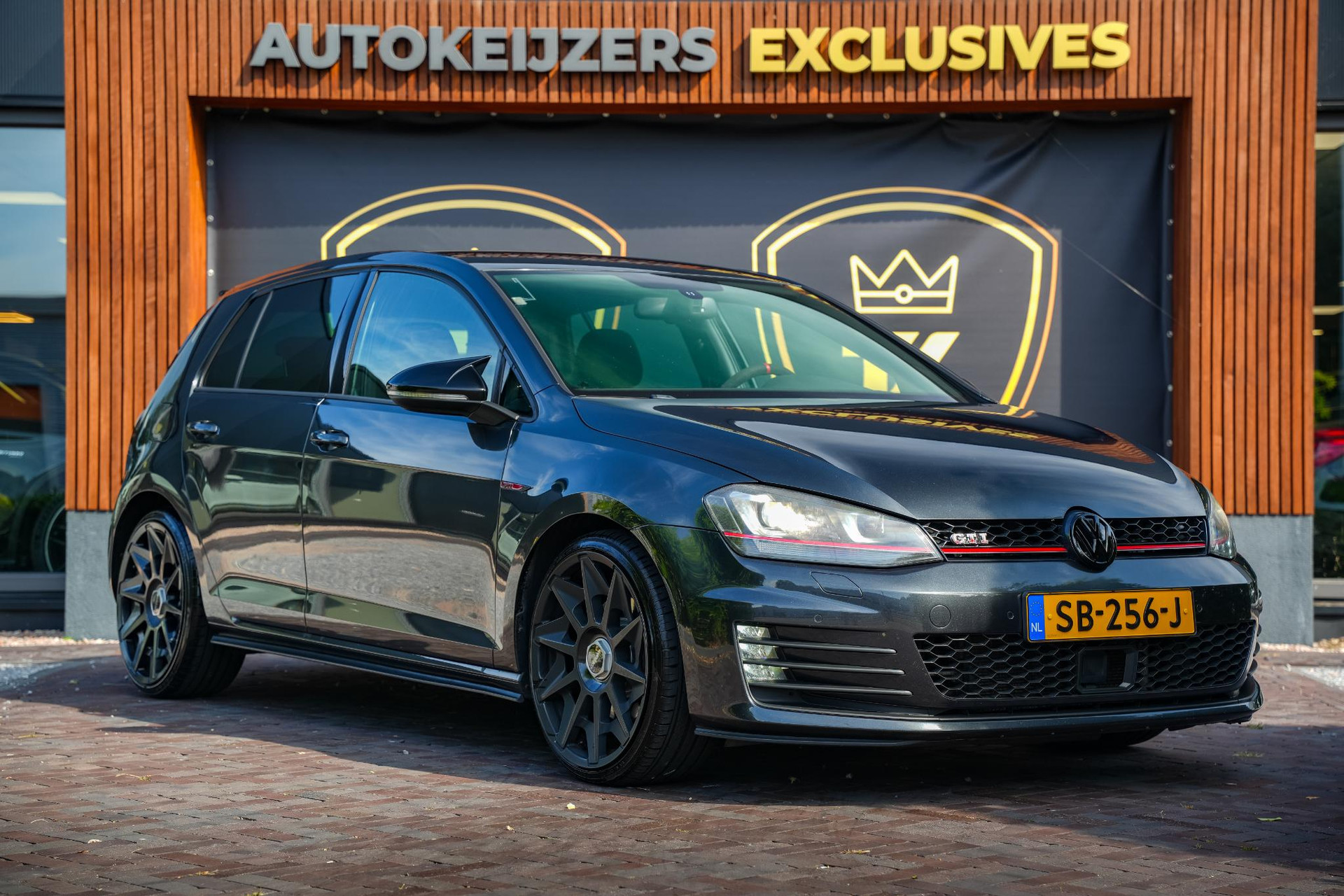Volkswagen Golf 2.0 TSI GTI 2013 1
