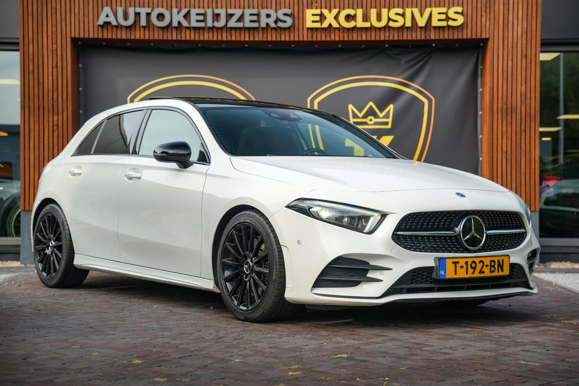 Mercedes-Benz A-Klasse 250 Premium Plus 2018 POLAR WHITE - STANDARD FINISH (149U) 1