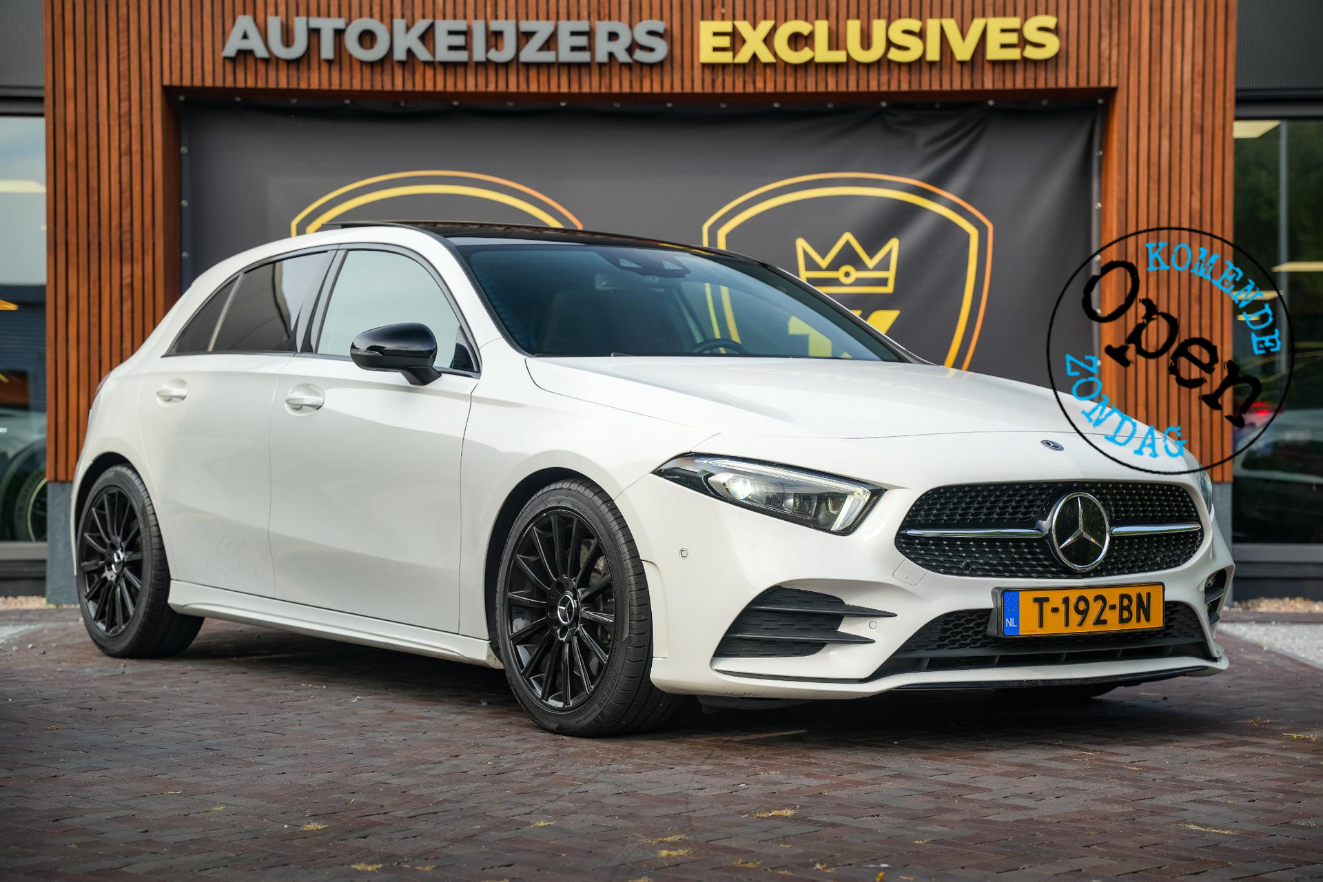 Mercedes-Benz A-Klasse 250 Premium Plus 2018 POLAR WHITE - STANDARD FINISH (149U) 1