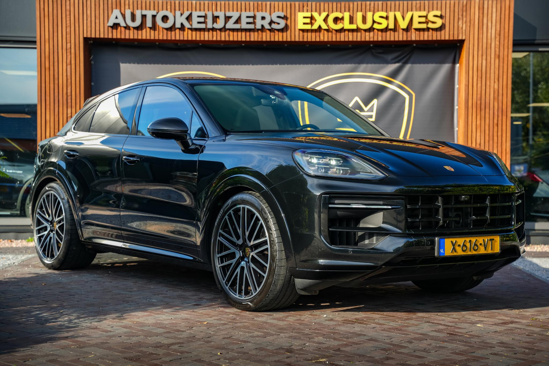 Porsche Cayenne Coupé 3.0 E-Hybrid 2024 Chromitezwartmetallic 1