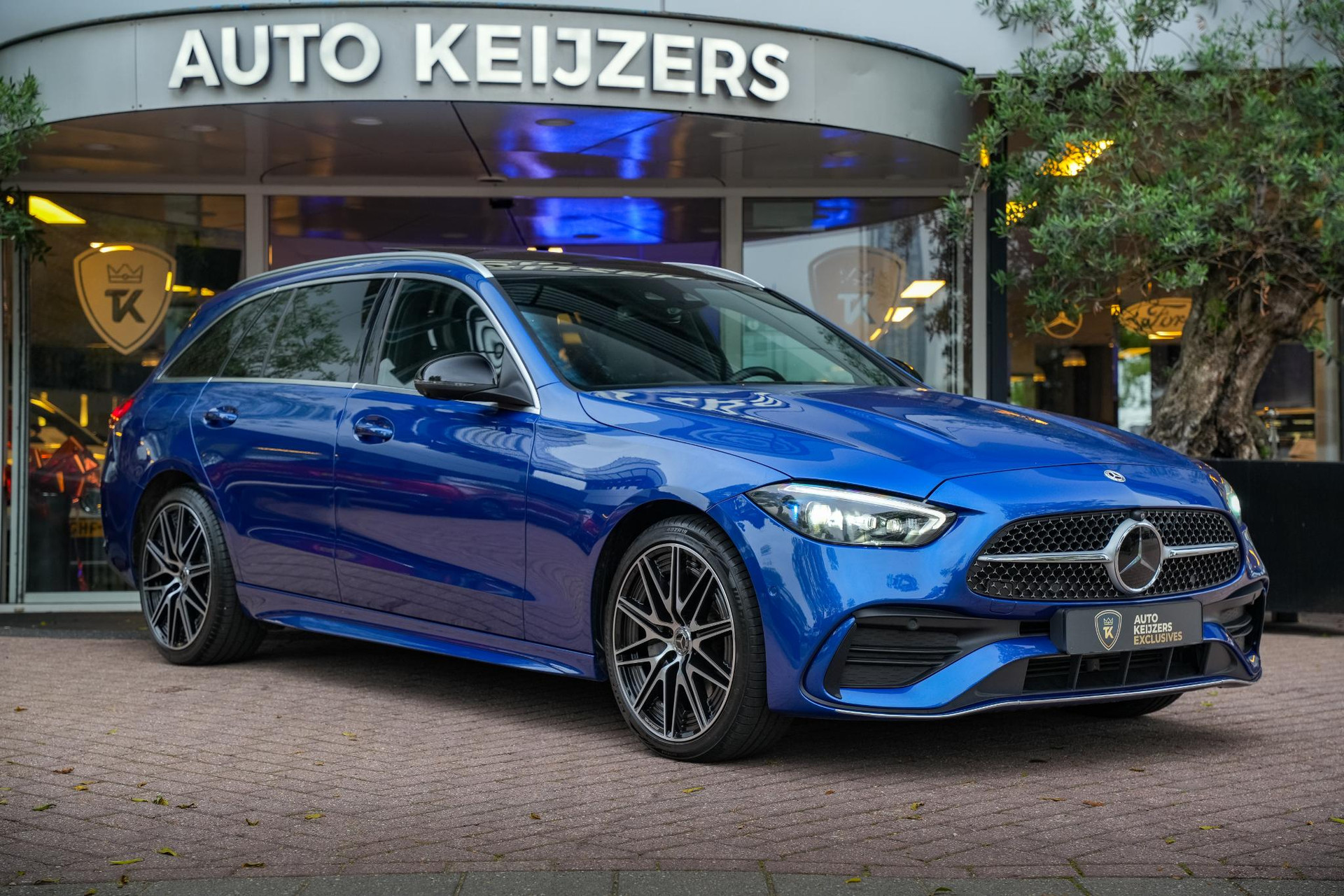 Mercedes-Benz C-Klasse 300 e AMG Line 2021 SPECTRAL BLUE - METALLIC FINISH (970U) 1