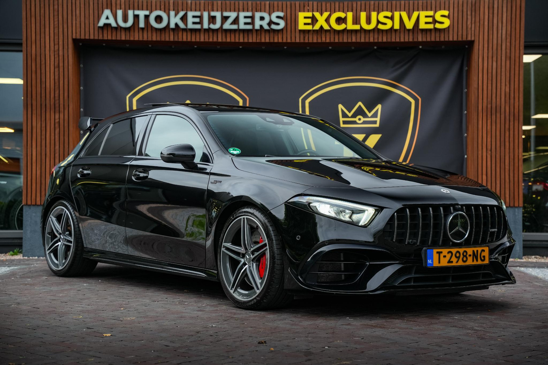 Mercedes-Benz A-Klasse AMG 45 S 4MATIC+ Premium Plus 2020 NIGHT BLACK - STANDARD FINISH (696U) 1