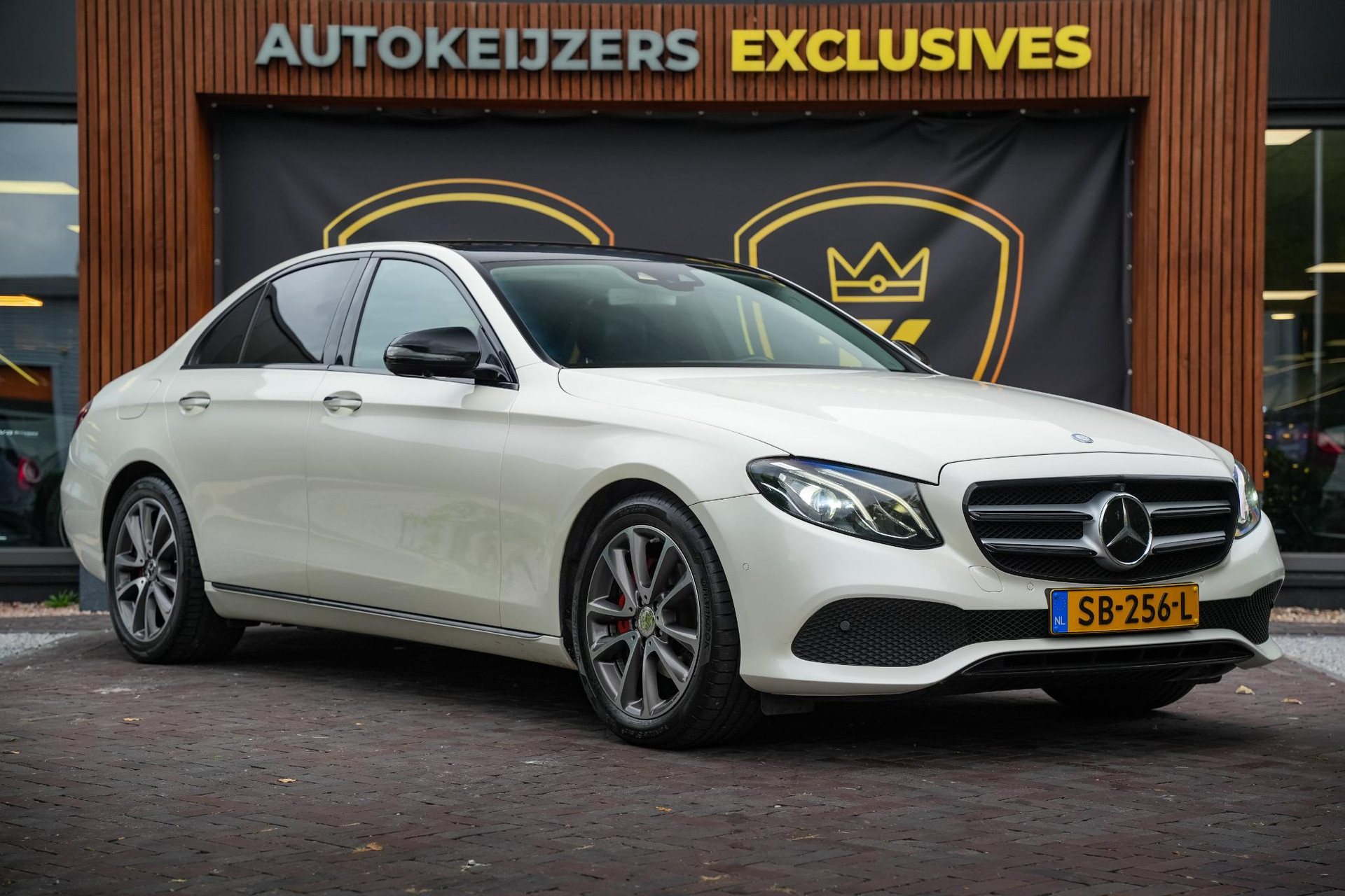 Mercedes-Benz E-Klasse 200 Prestige Plus 2016 DIAMOND WHITE - METALLIC PAINT (799U) 1