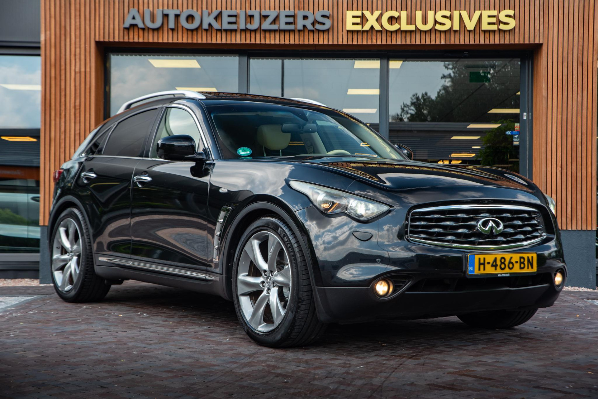 Infiniti FX 50 S Premium 2011 1