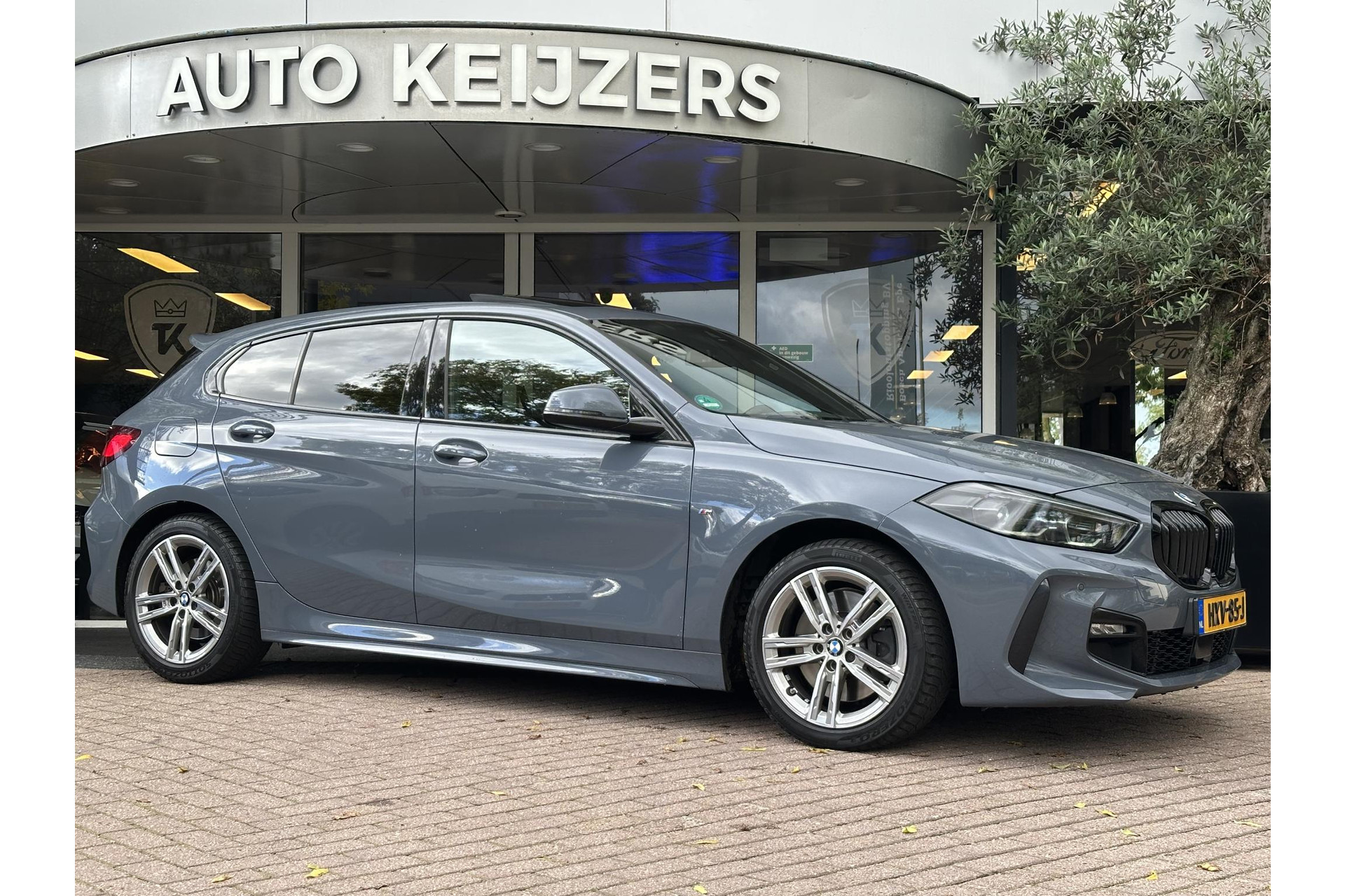 BMW 1-serie 120d High Executive 2020 Storm Bay metallic (C3N) 1
