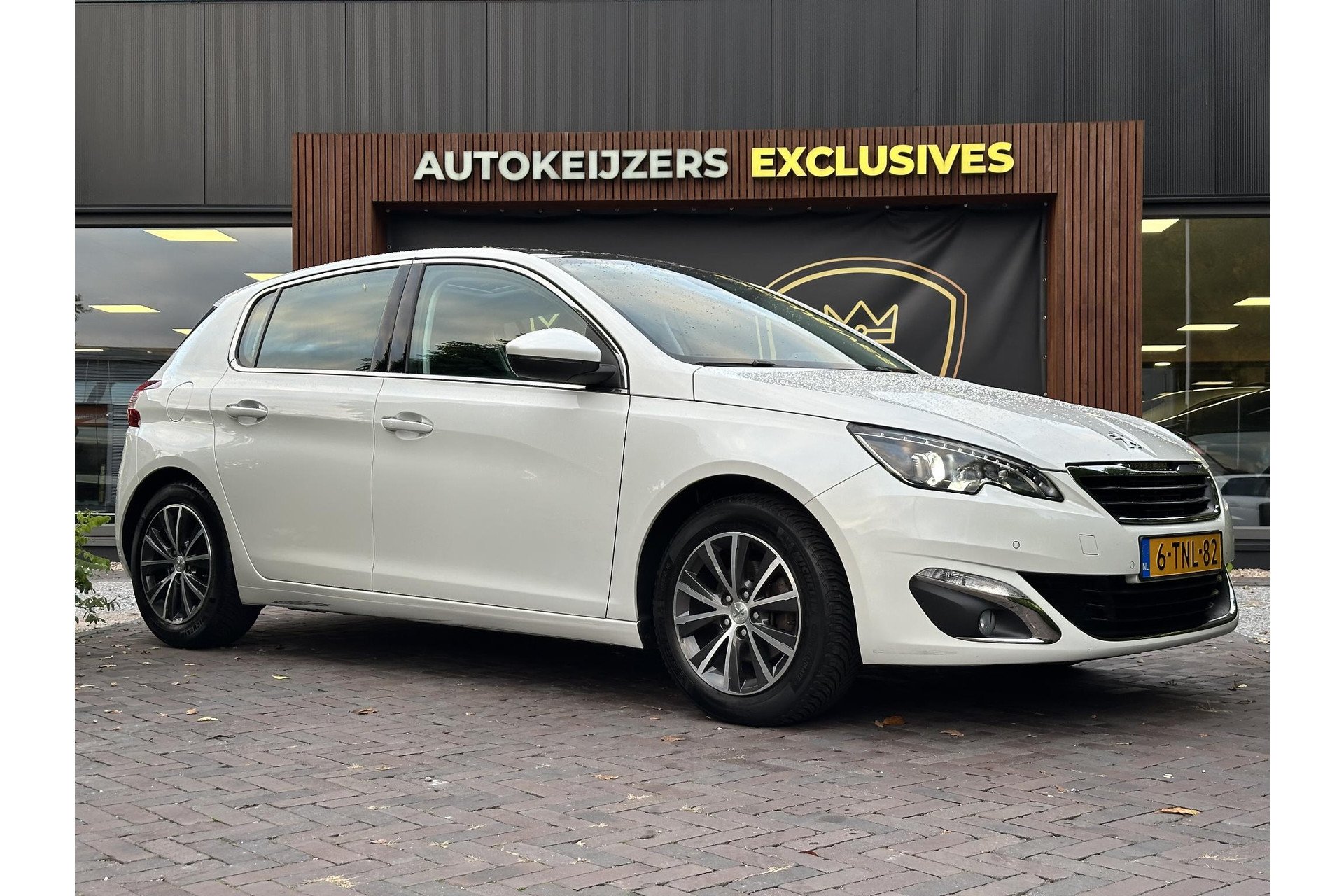 Peugeot 308 1.6 THP Première 2014 Vernismetaallak bleu bourrasque 1