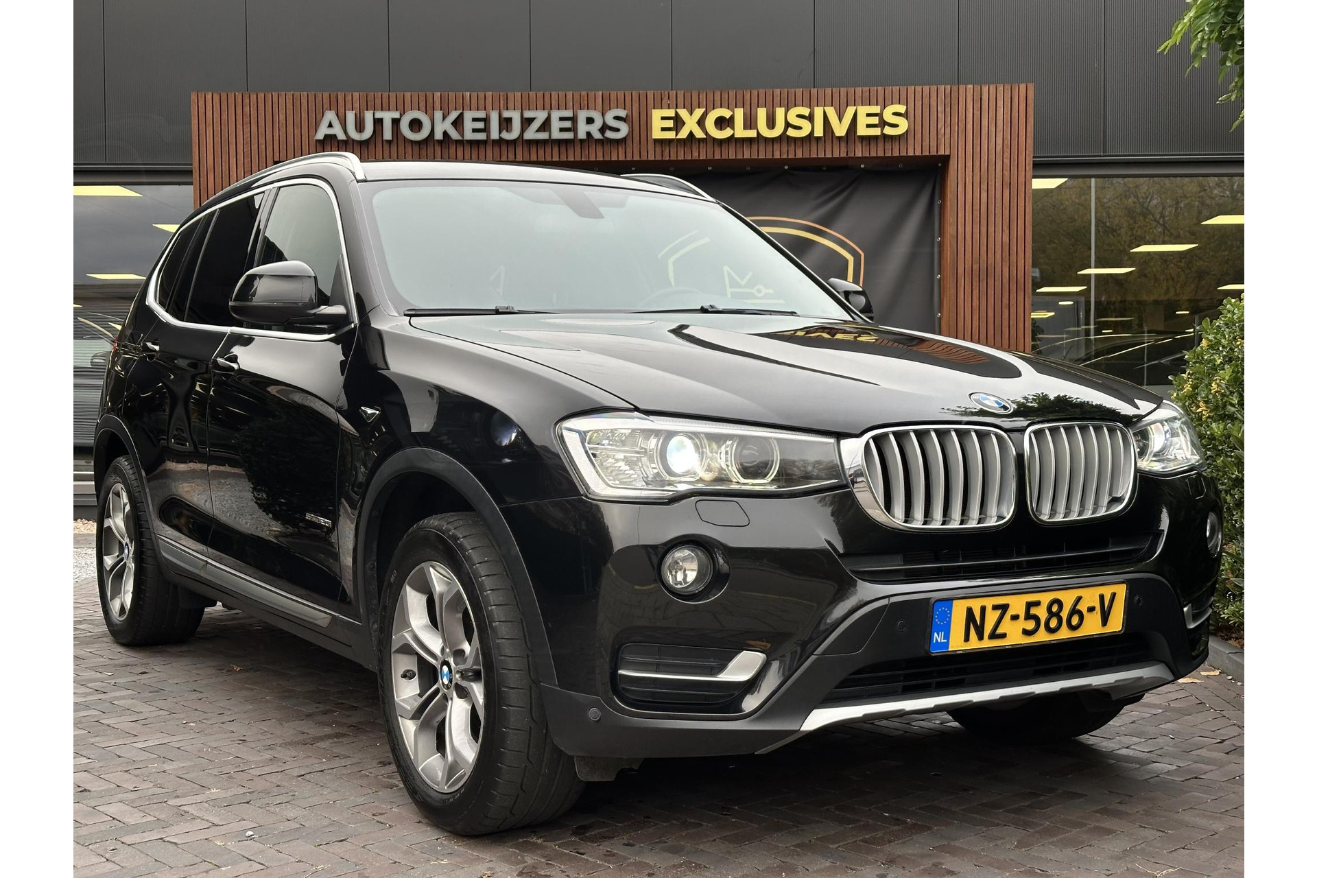BMW X3 sDrive20i Centennial High Executive 2017 Saphirschwarz metallic 1