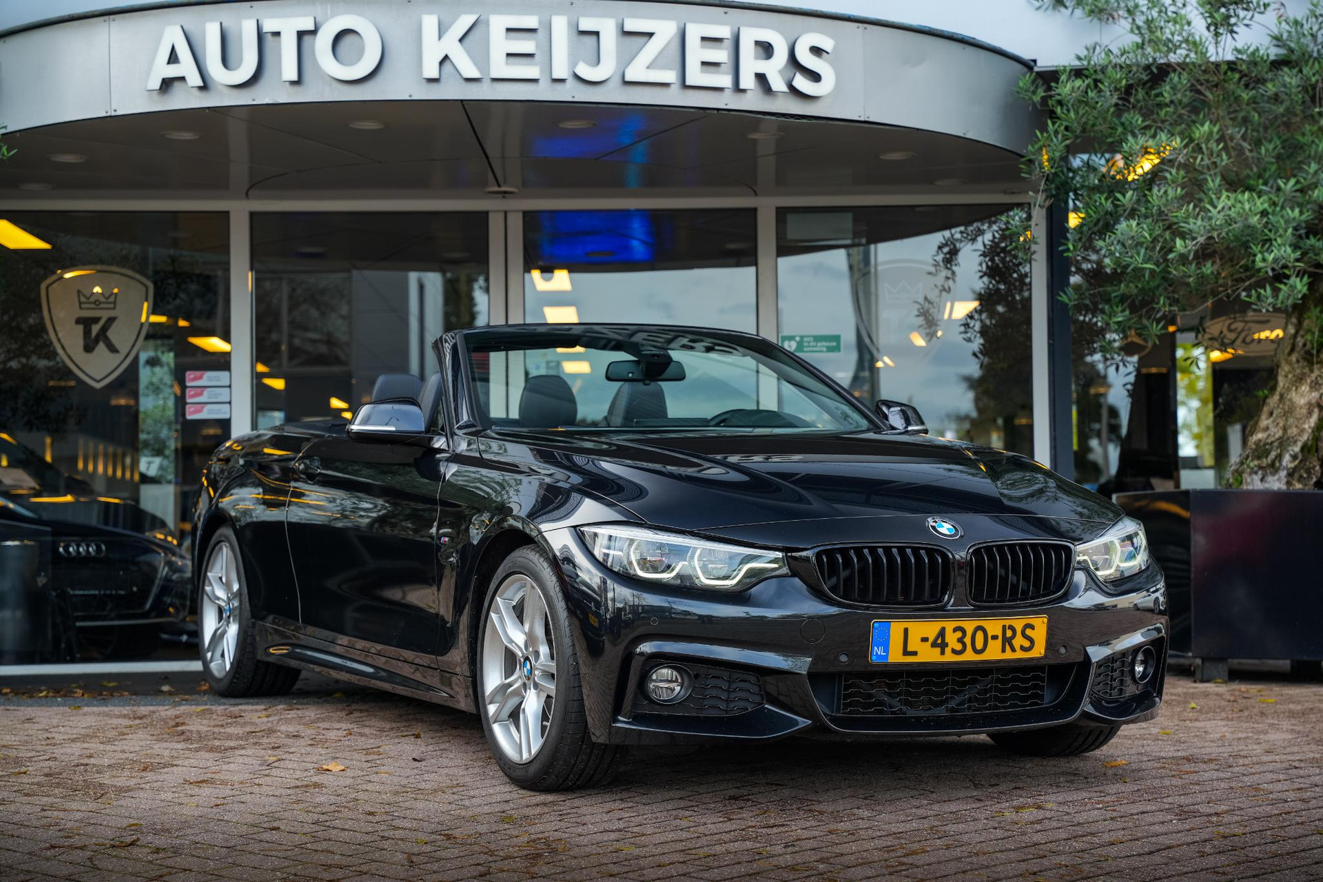BMW 4 Serie Cabrio 430i High Executive 2020 BLACK SAPPHIRE METALLIC (475) 1