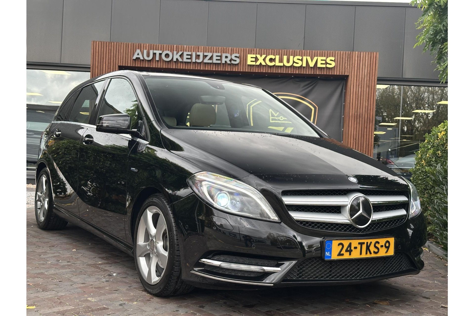 Mercedes-Benz B-Klasse 200 Ambition 2012 KOSMOSBLACK - MET. (191U) 1