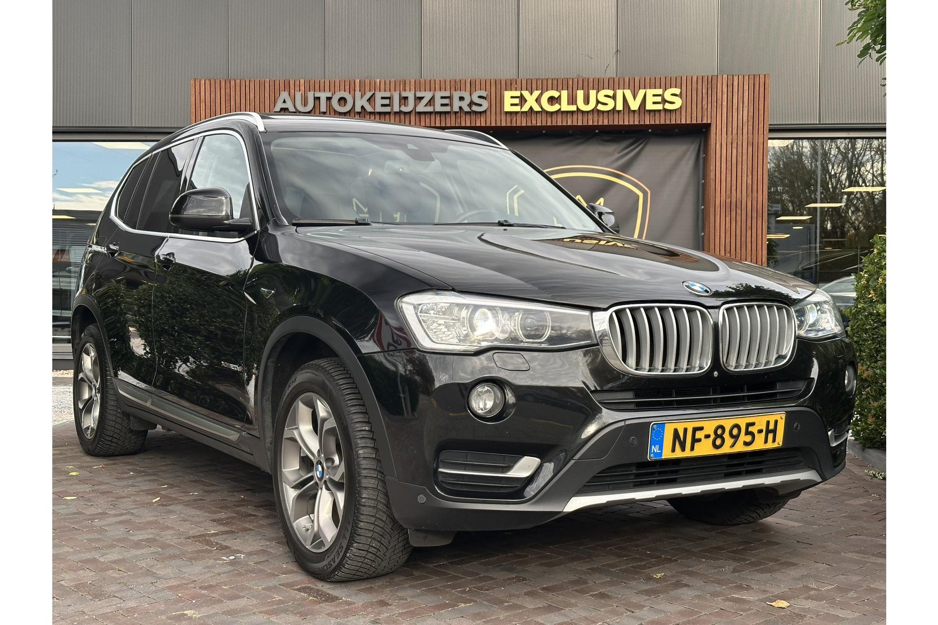 BMW X3 xDrive20d Centennial High Executive 2017 Saphirschwarz metallic 1