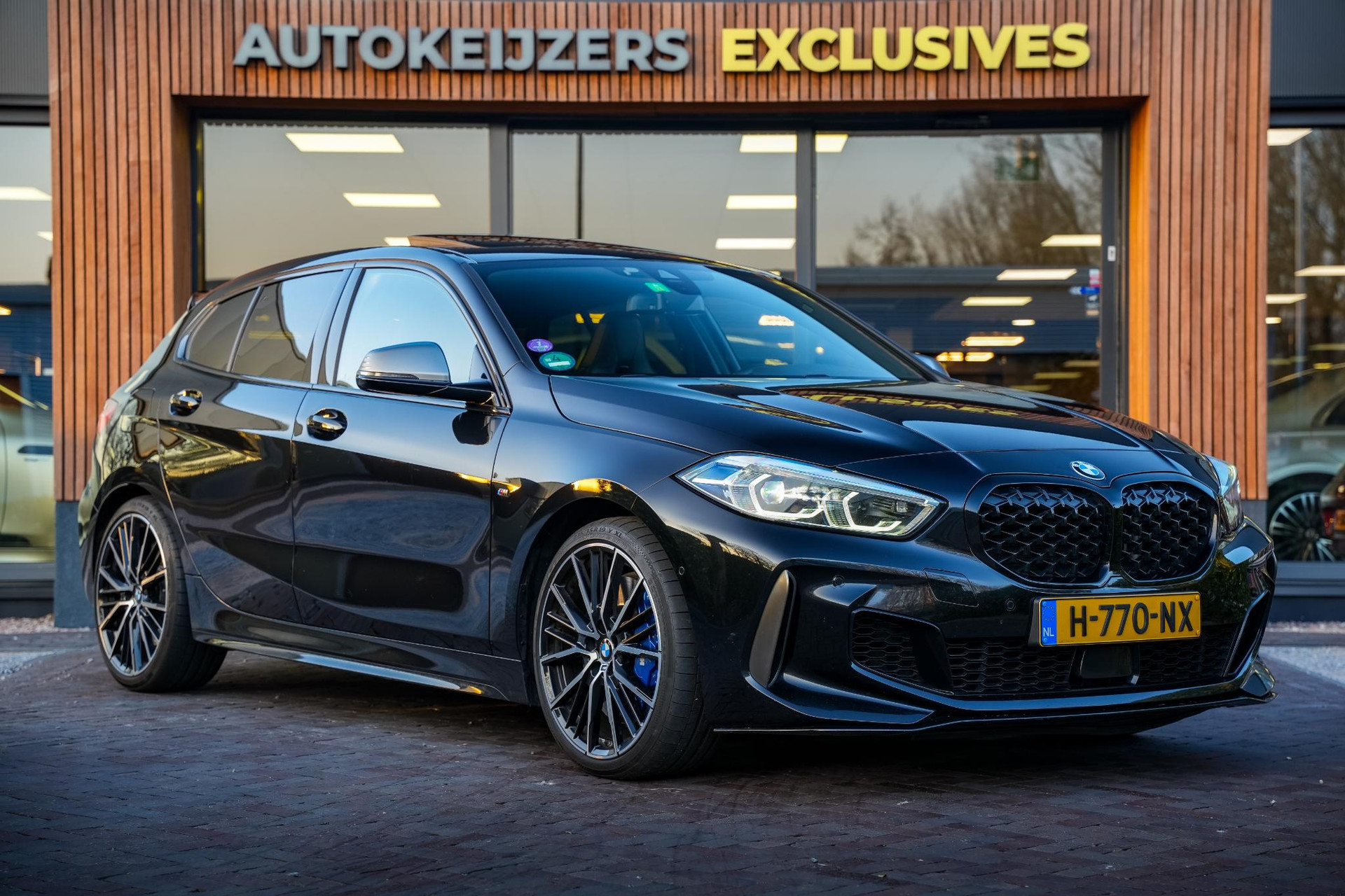 BMW 1-serie M135i xDrive High Executive Edition 2020 Saphirschwarz metallic 1