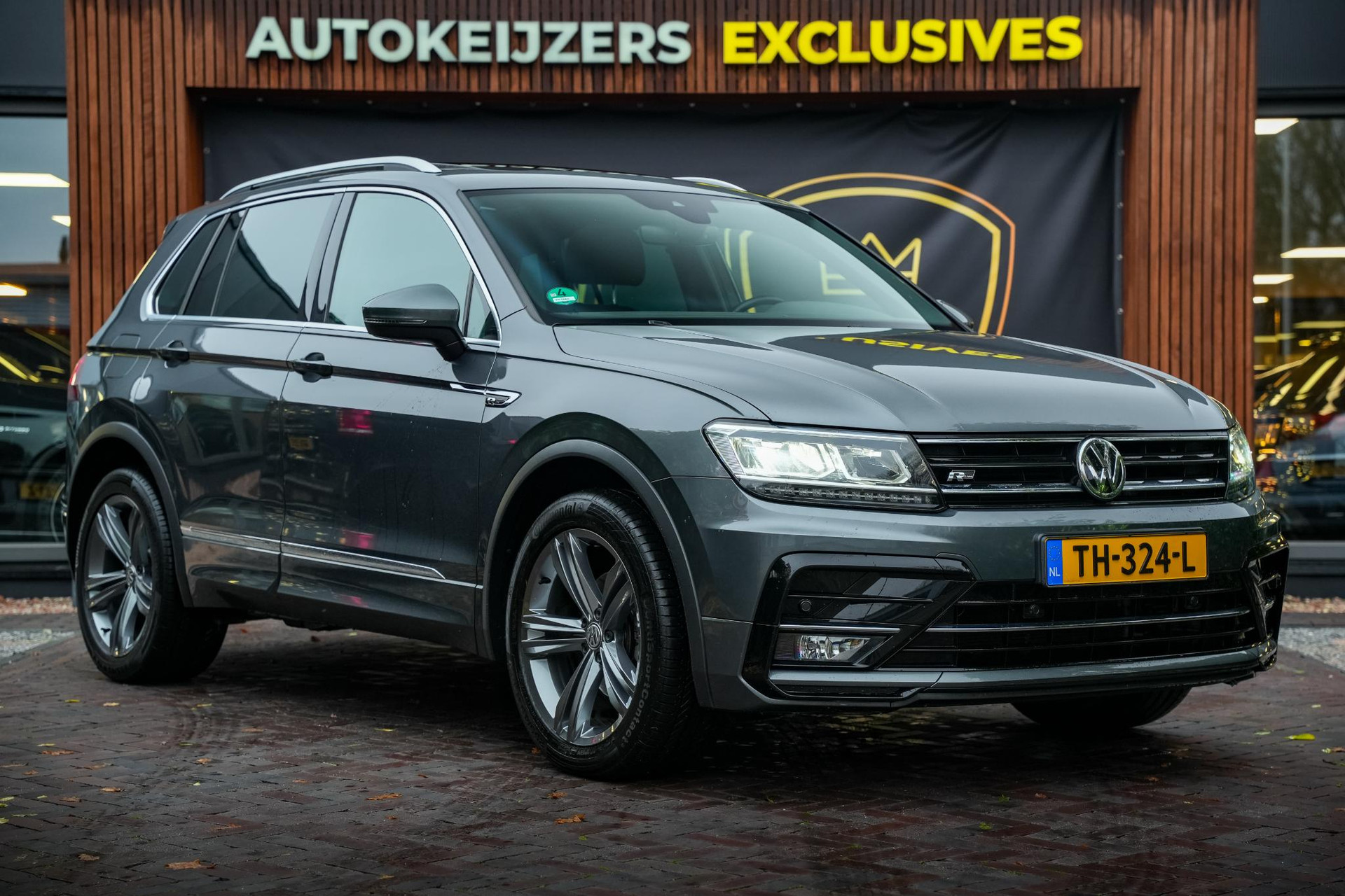 Volkswagen Tiguan 1.4 TSI 4Motion Highline Business R 2018 Indium grey metallic 1