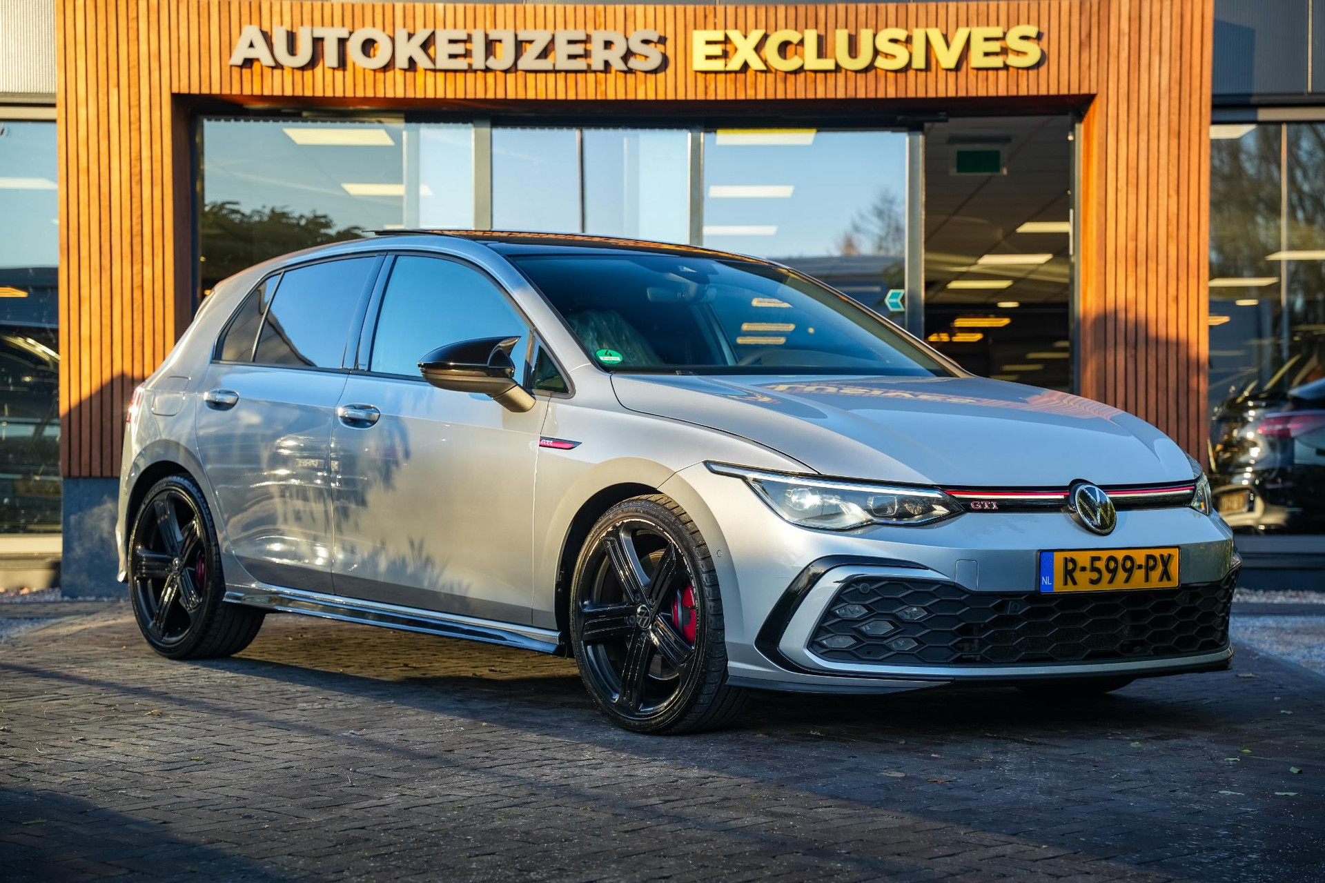 Volkswagen Golf 2.0 TSI GTI 2021 Reflex silver metallic 1