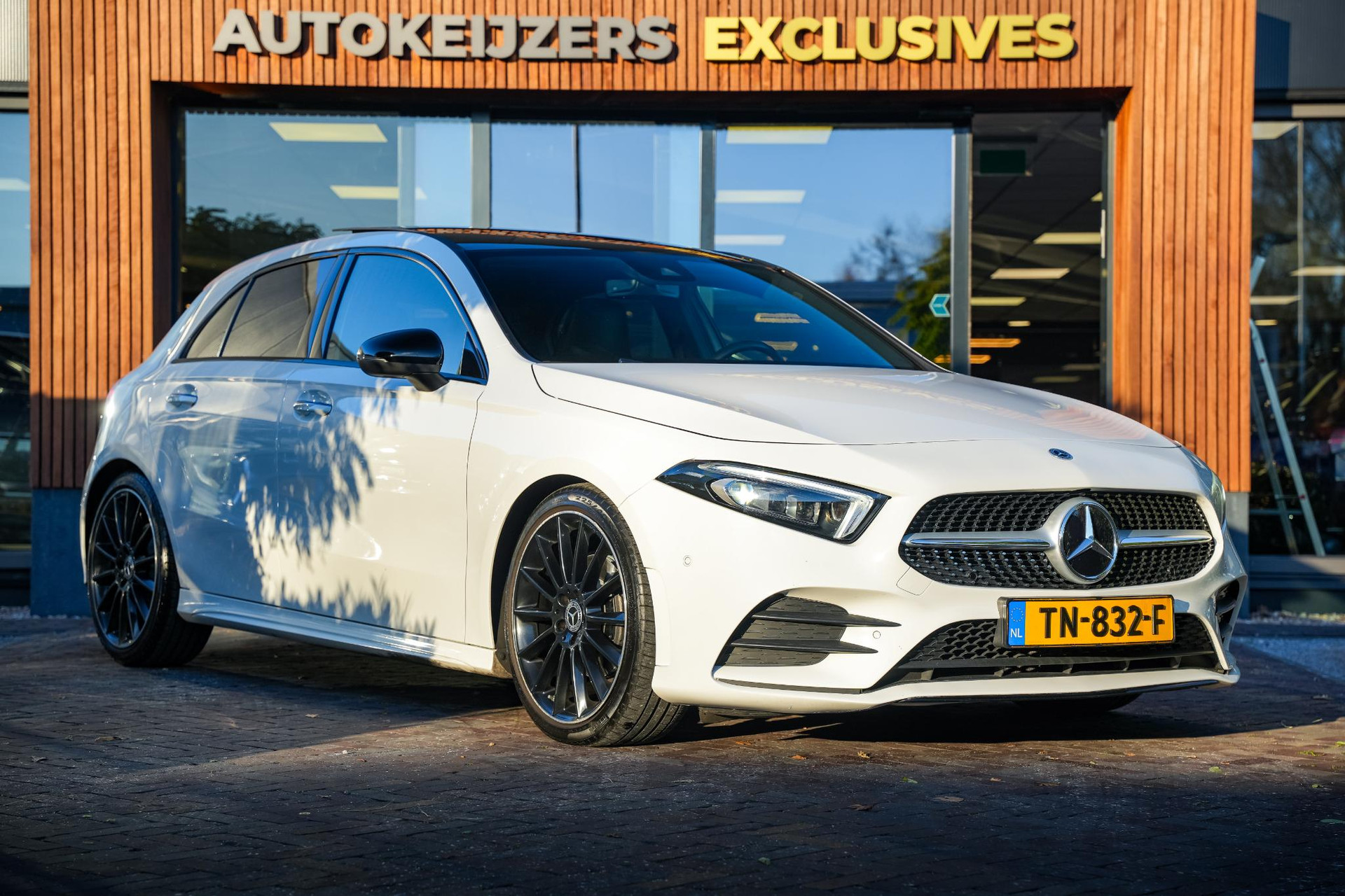 Mercedes-Benz A-Klasse 200 Launch Edition Premium Plus 2018  1