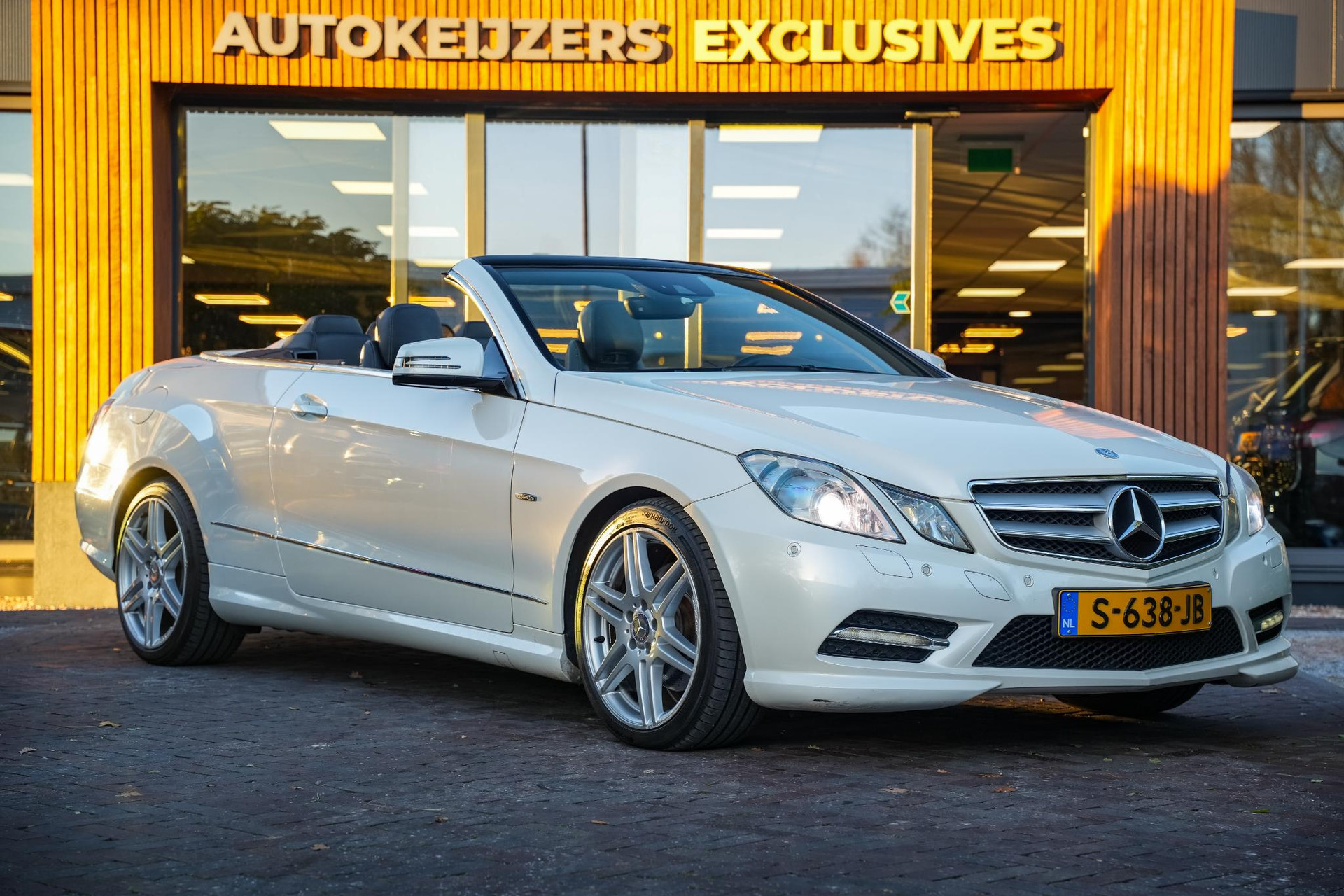 Mercedes-Benz E-Klasse Cabrio 250 CGI Elegance 2012 DIAMOND WHITE - METALLIC PAINT (799U) 1