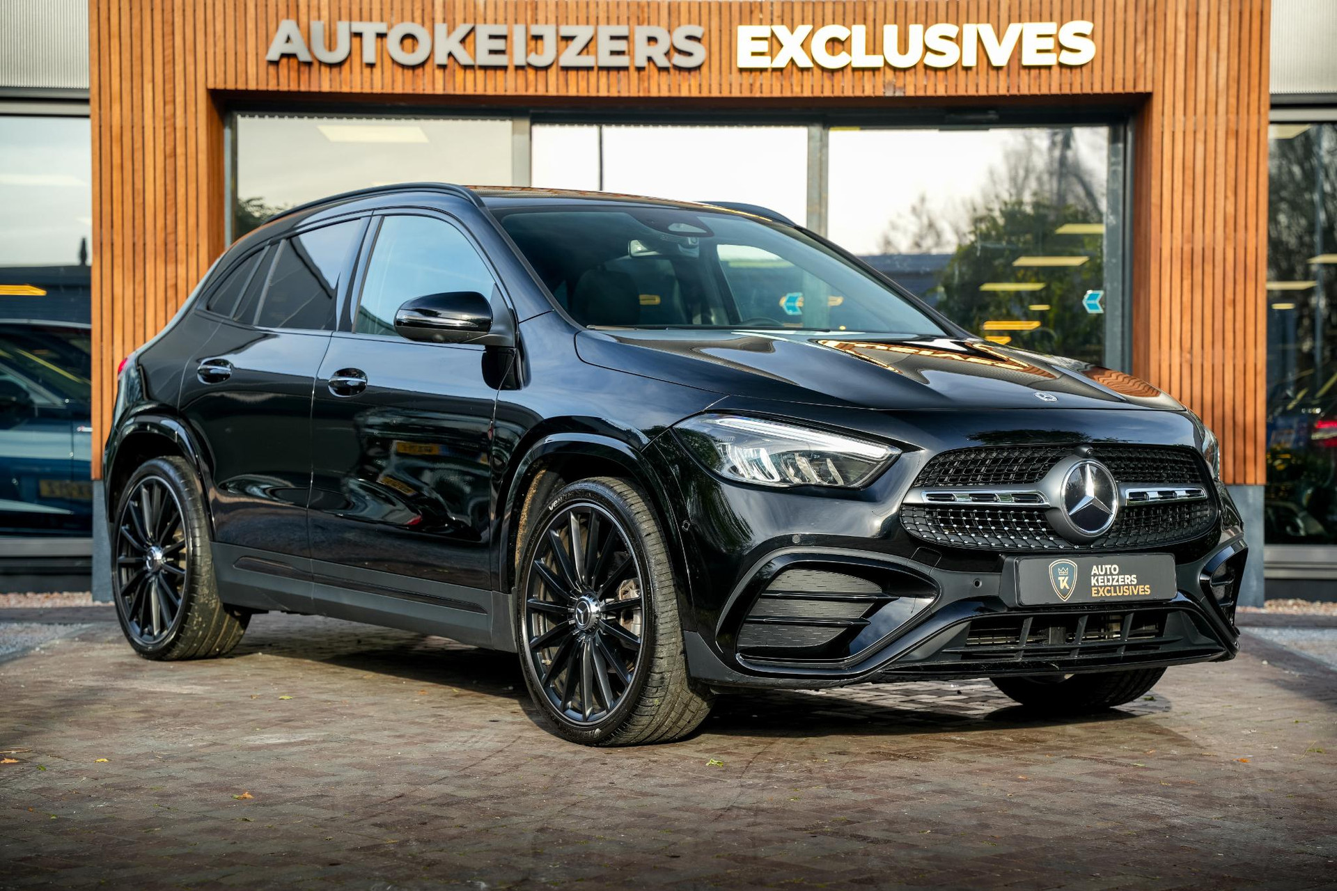 Mercedes-Benz GLA 180 AMG Line 2024 NIGHT BLACK (696U) 1