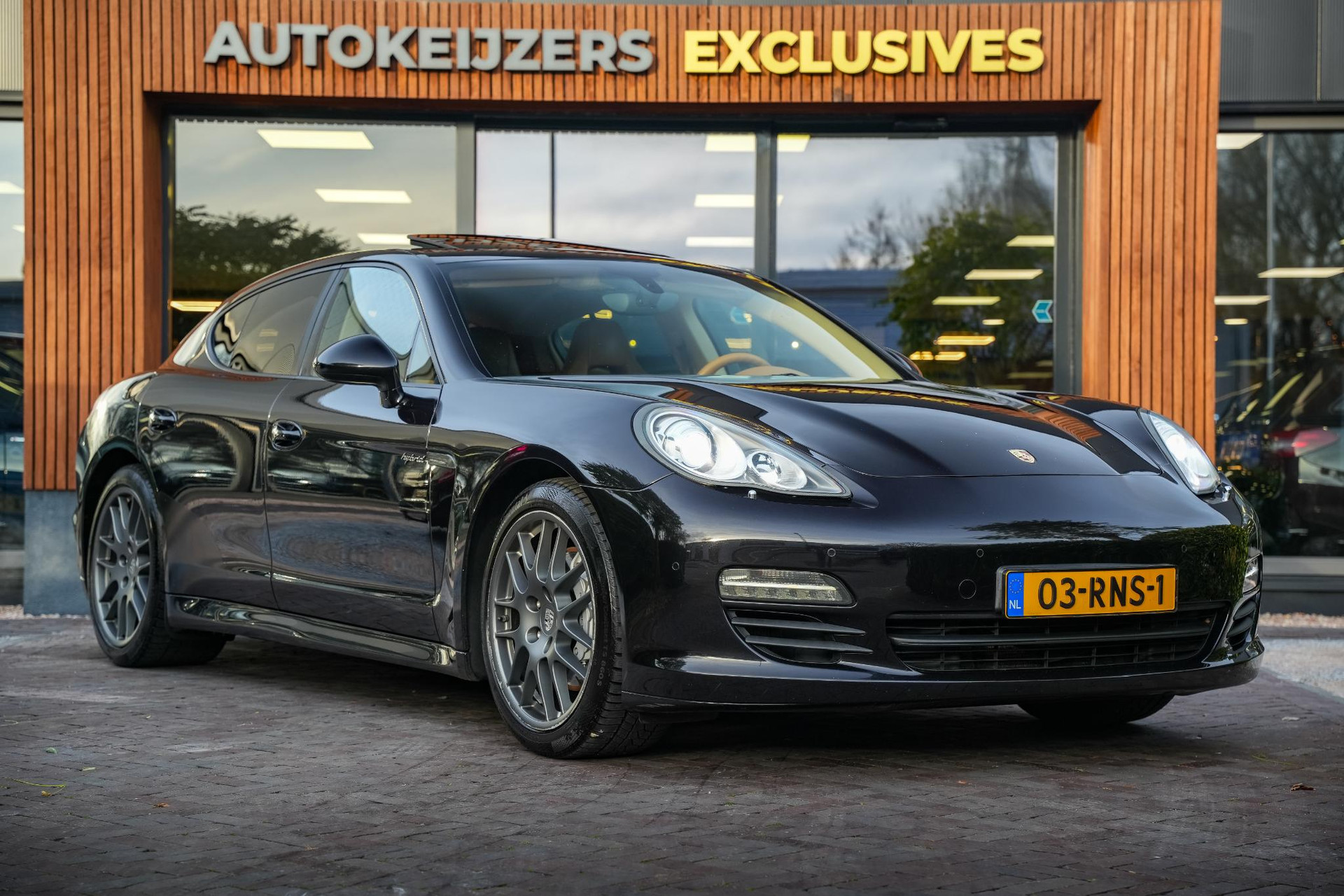 Porsche Panamera 3.0 S Hybrid 2011 Basaltzwart metallic 1