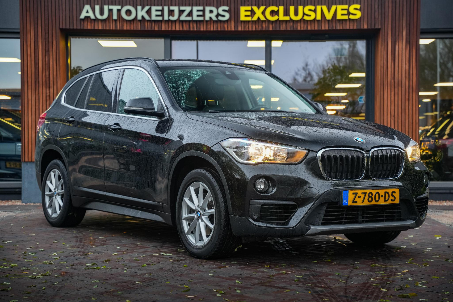 BMW X1 xDrive18d Centennial High Executive 2016 BLACK SAPPHIRE METALLIC (475) 1