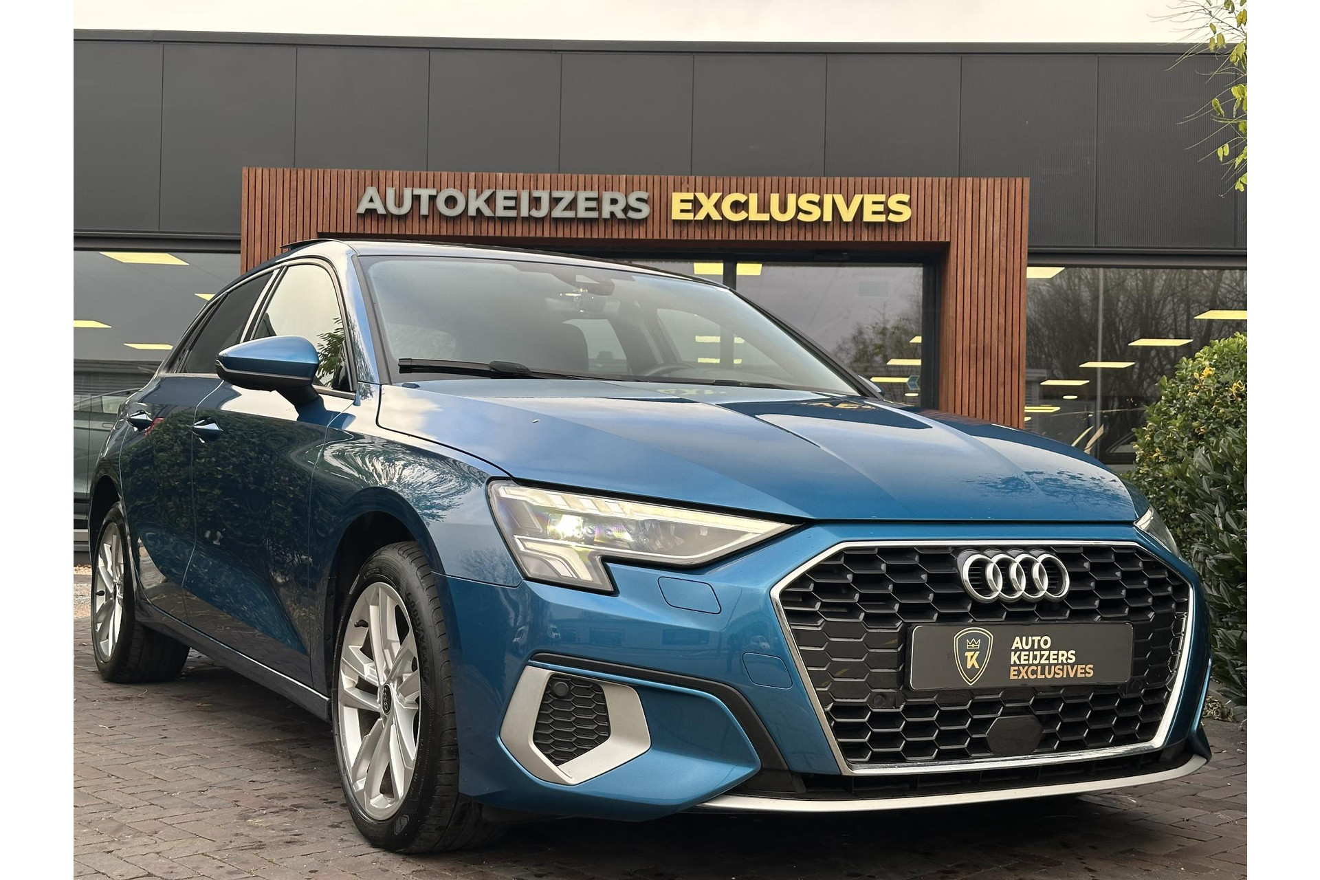 Audi A3 Sportback 40 TFSI e Edition 2022 Atoll blue metallic (3F) 1