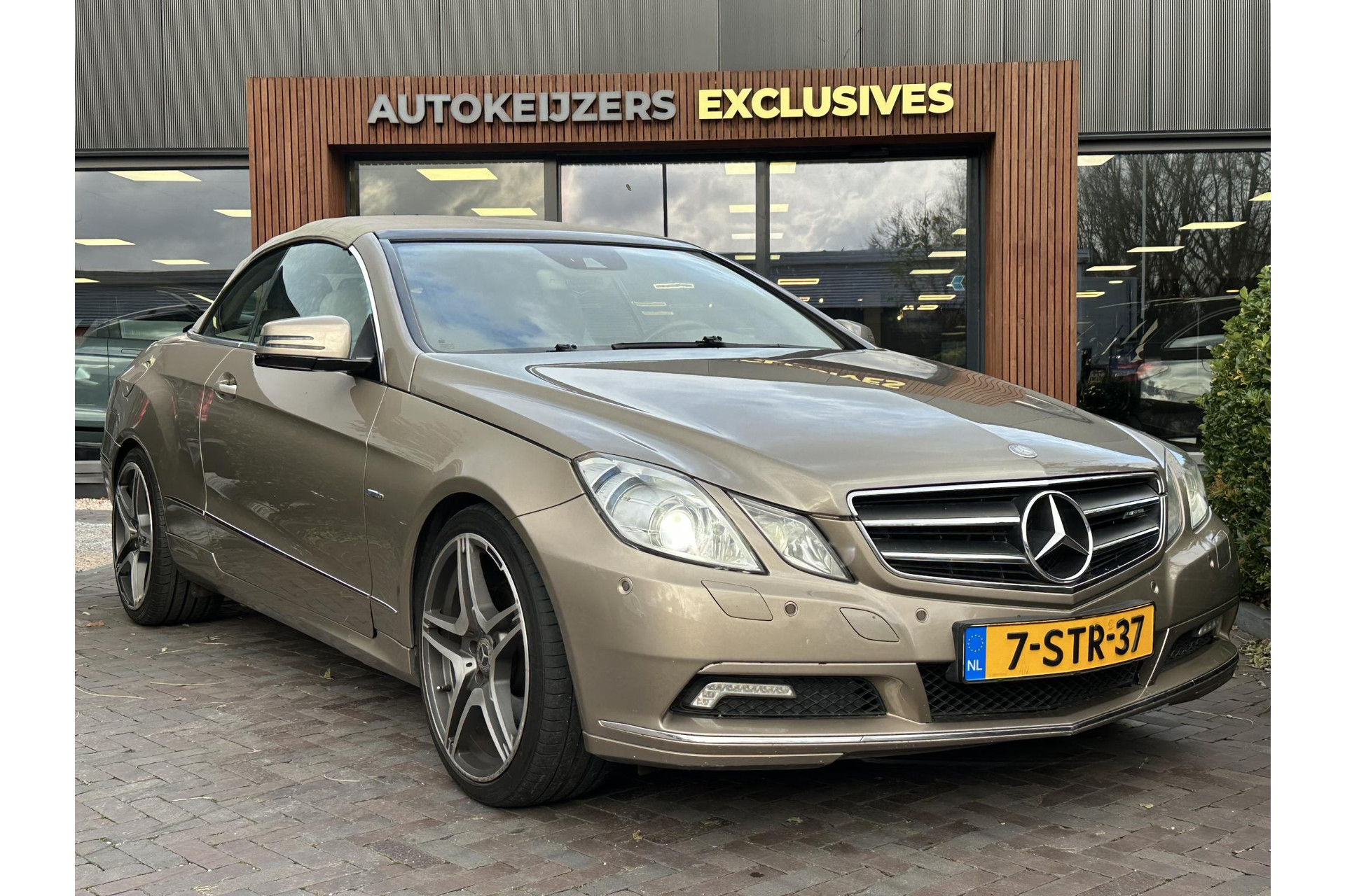 Mercedes-Benz E-Klasse Cabrio 350 CDI Elegance 2010 SANIDINE BEIGE 1